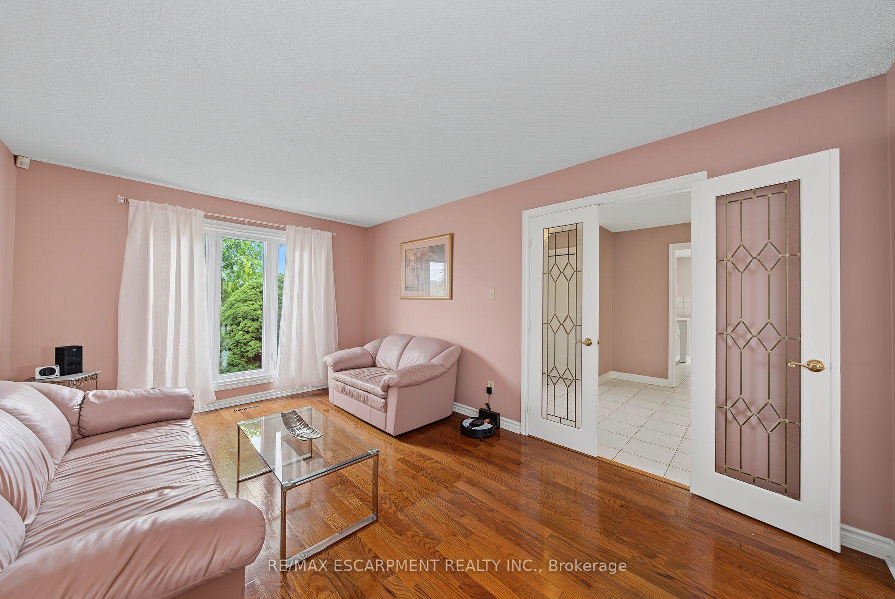 Photo 16 of 2 Cresthaven Drive, Hamilton, Stoney Creek — HOMEH