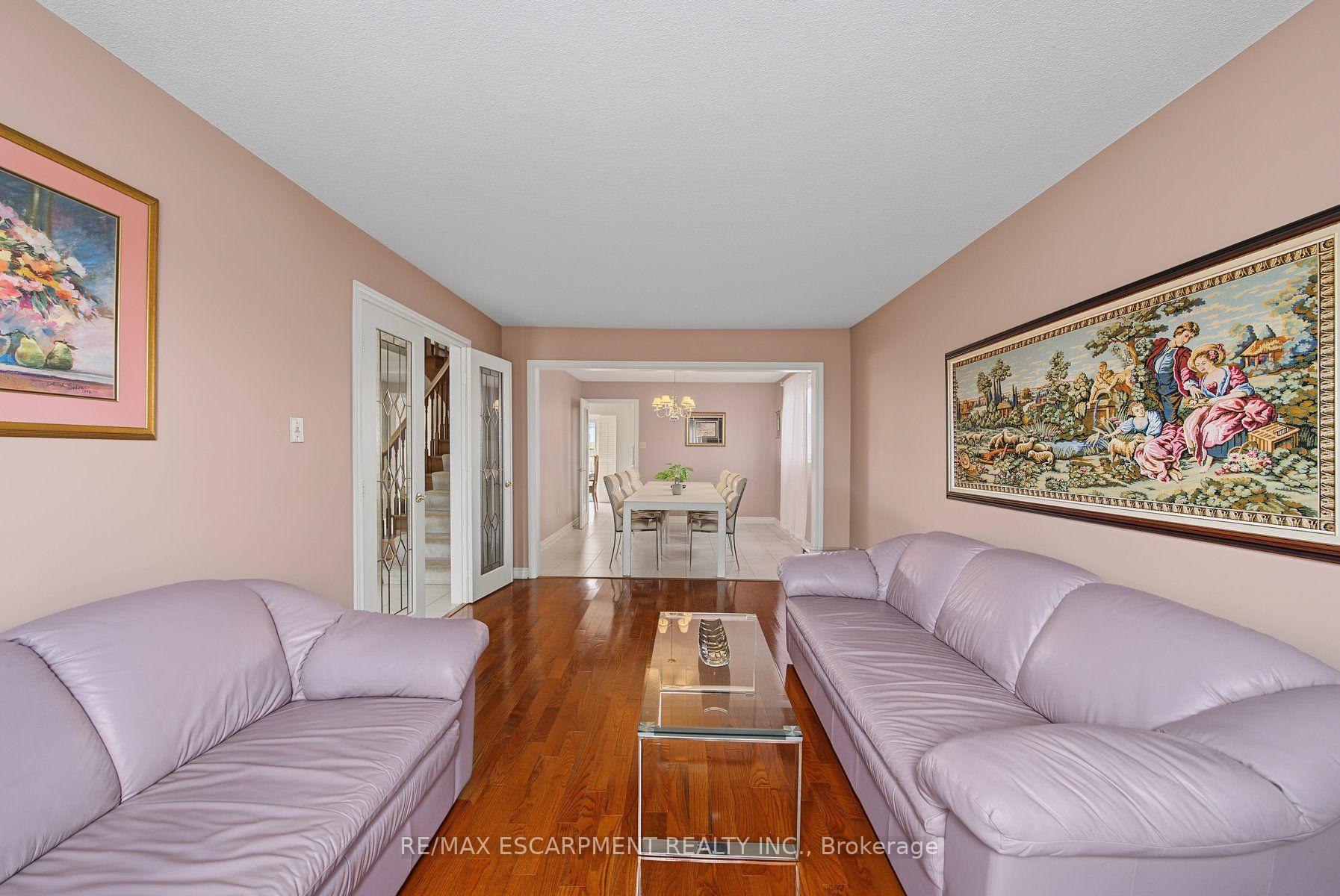 Photo 17 of 2 Cresthaven Drive, Hamilton, Stoney Creek — HOMEH