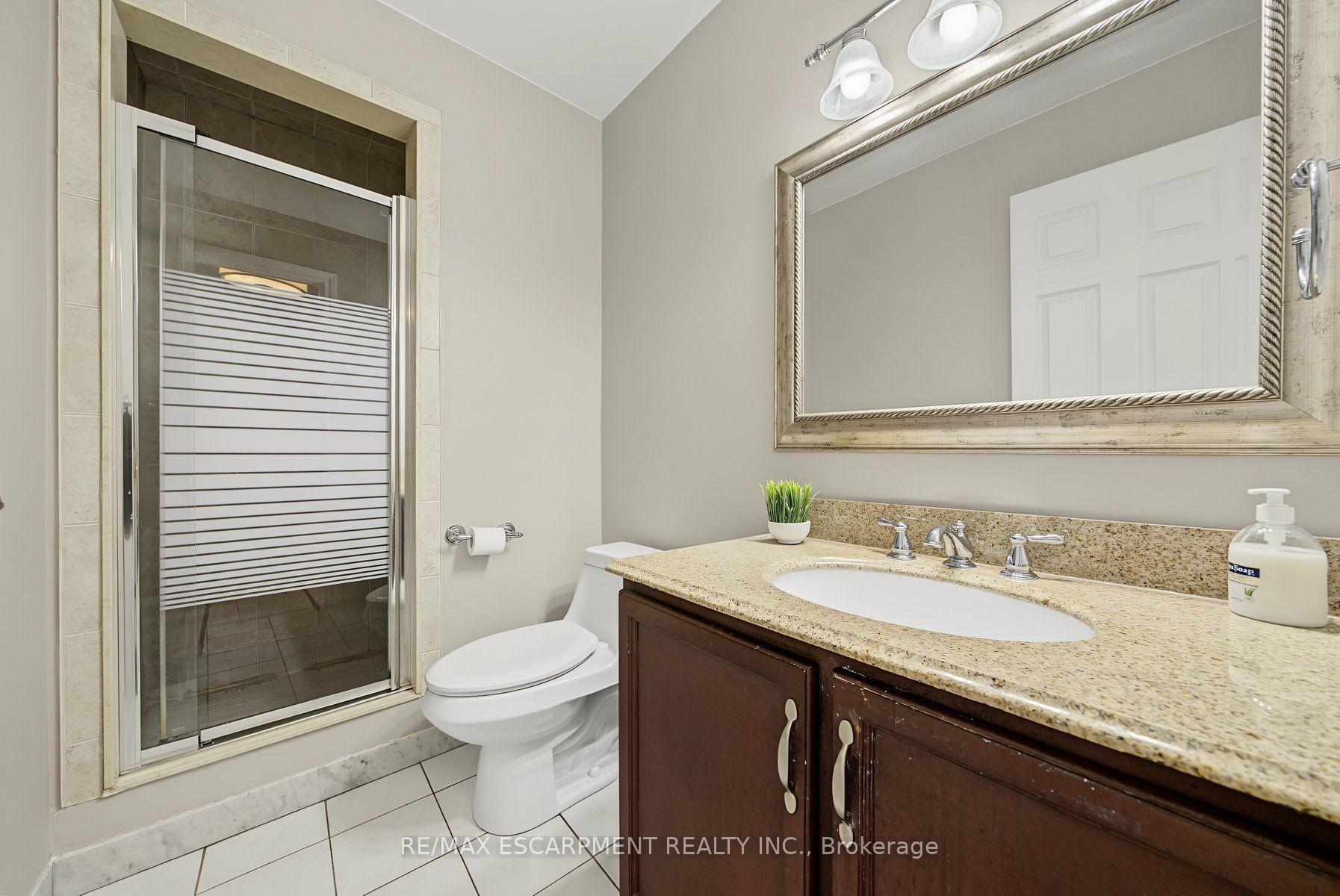 Photo 20 of 2 Cresthaven Drive, Hamilton, Stoney Creek — HOMEH