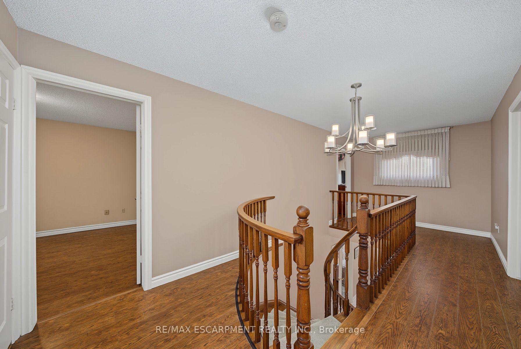 Photo 21 of 2 Cresthaven Drive, Hamilton, Stoney Creek — HOMEH
