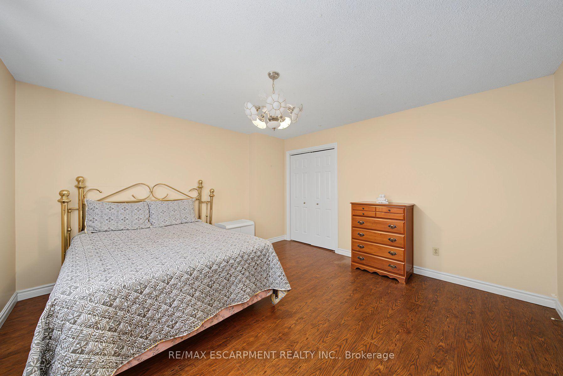 Photo 24 of 2 Cresthaven Drive, Hamilton, Stoney Creek — HOMEH