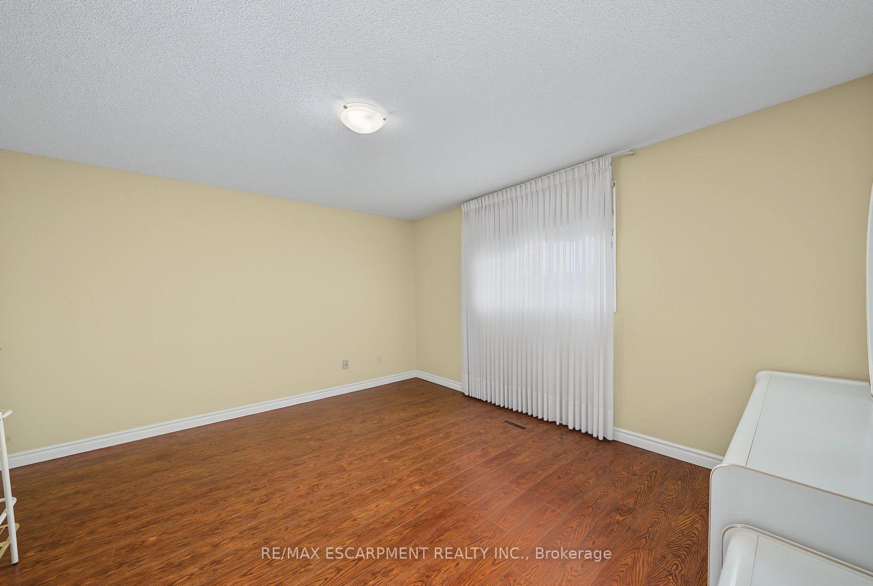 Photo 25 of 2 Cresthaven Drive, Hamilton, Stoney Creek — HOMEH