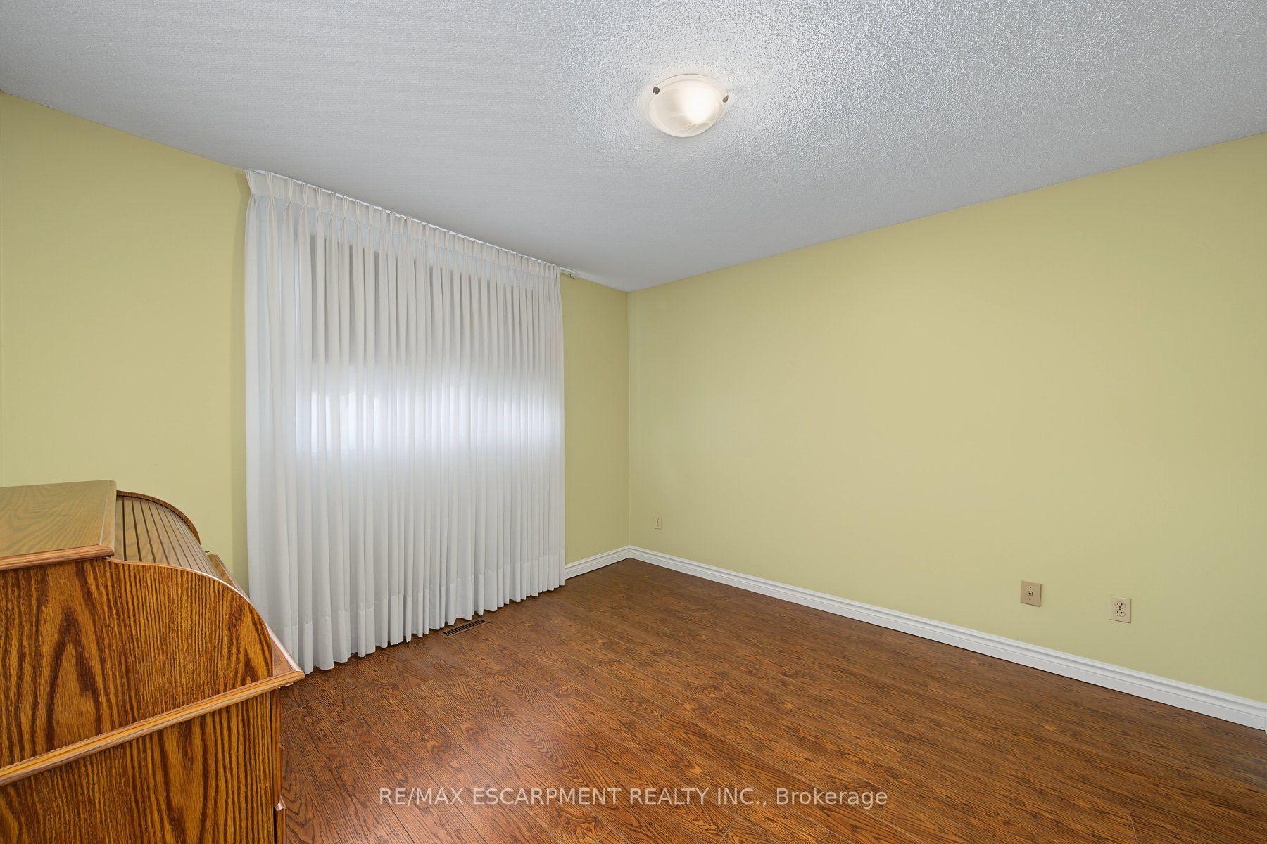 Photo 26 of 2 Cresthaven Drive, Hamilton, Stoney Creek — HOMEH