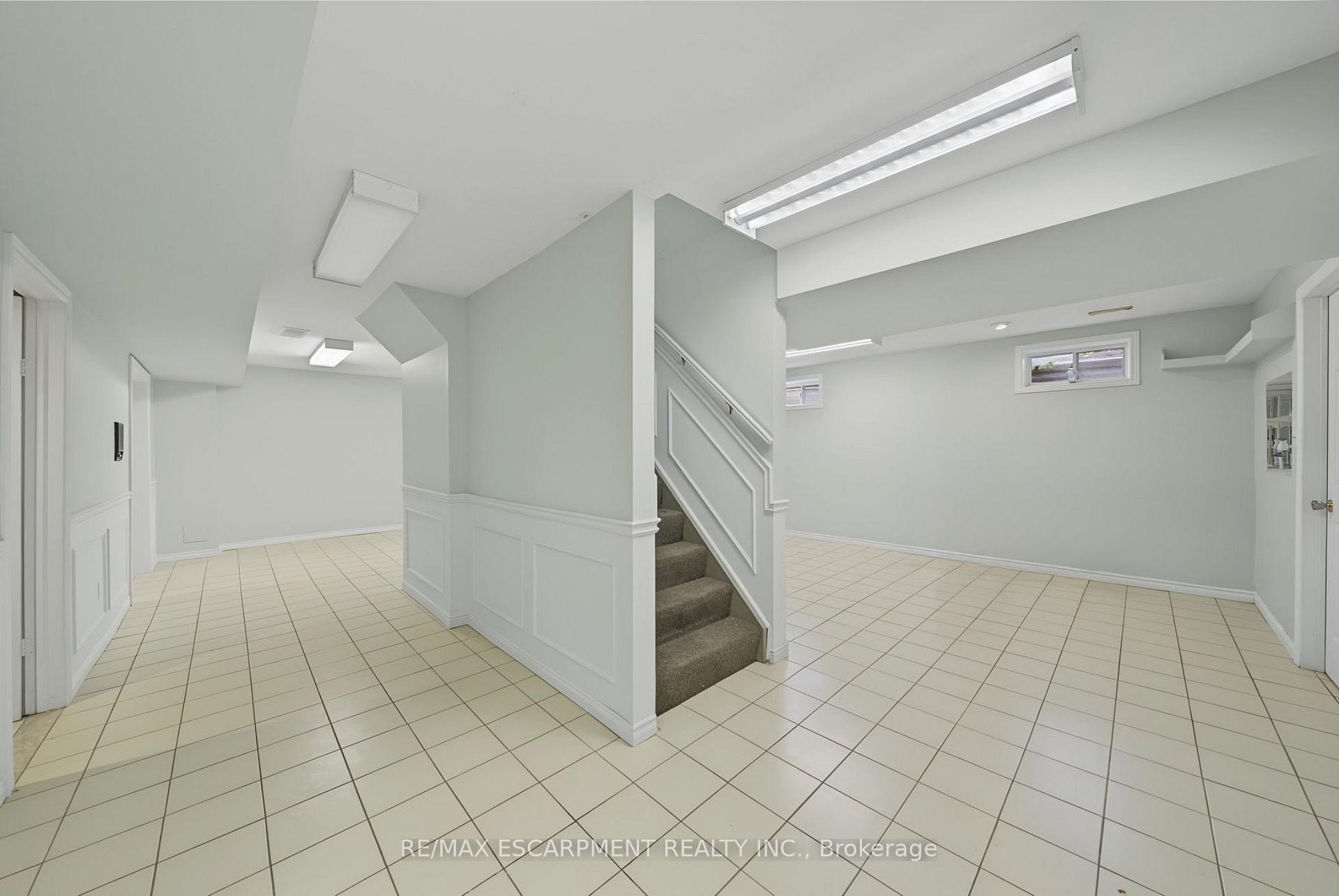 Photo 28 of 2 Cresthaven Drive, Hamilton, Stoney Creek — HOMEH