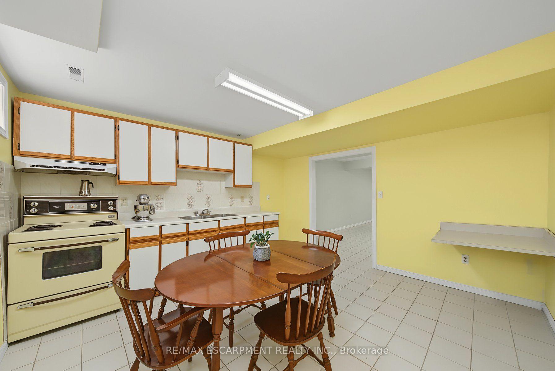 Photo 32 of 2 Cresthaven Drive, Hamilton, Stoney Creek — HOMEH