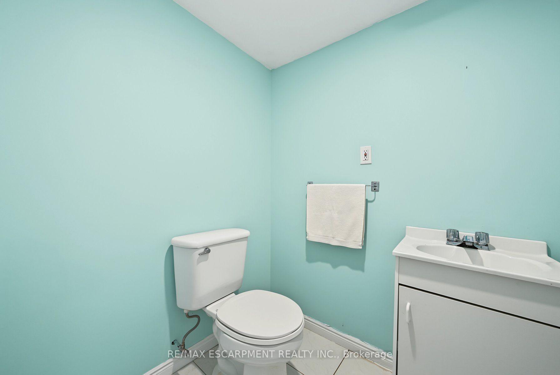 Photo 33 of 2 Cresthaven Drive, Hamilton, Stoney Creek — HOMEH