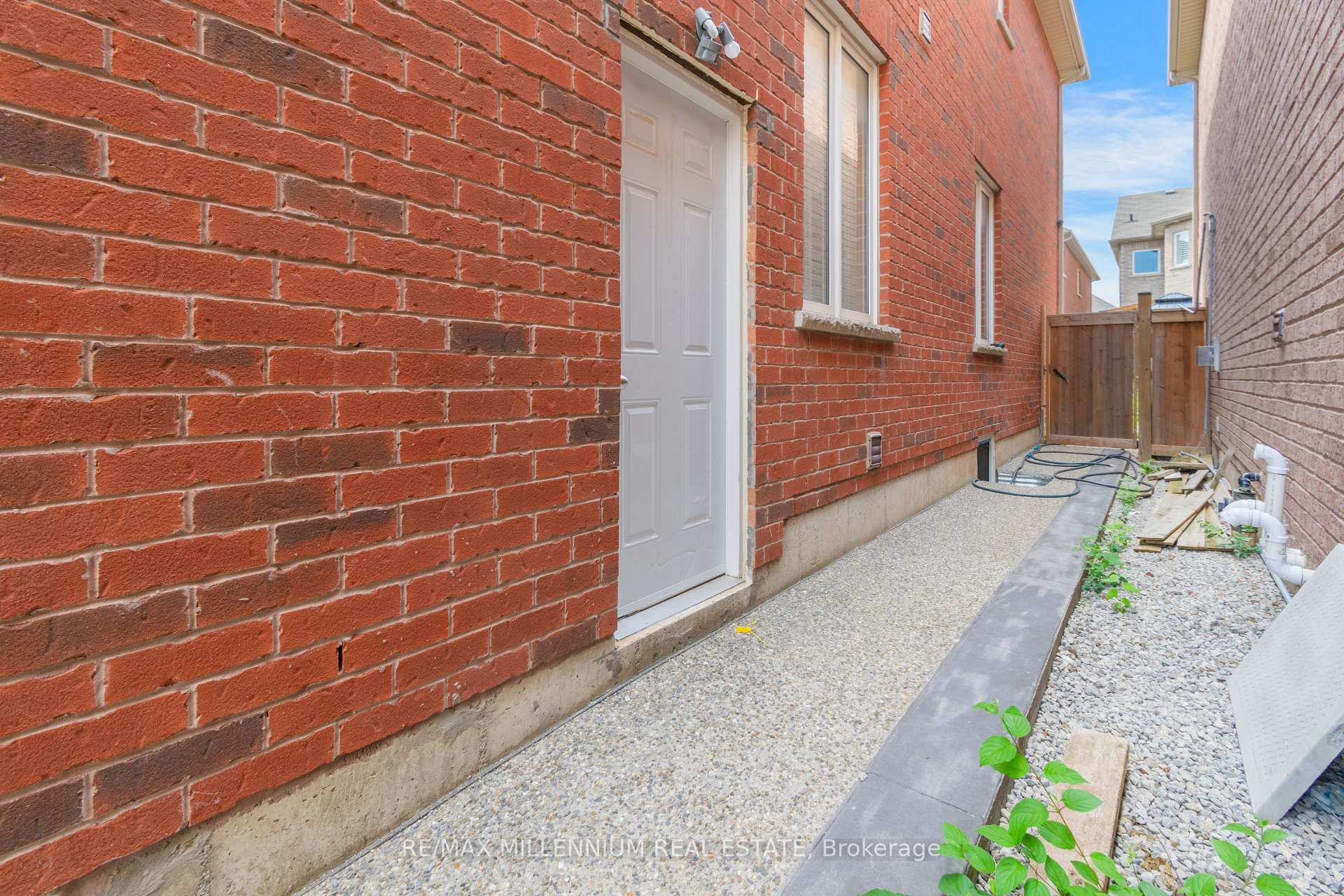 Photo 5 of 481 Bessborough Drive, Milton, Harrison — HOMEH