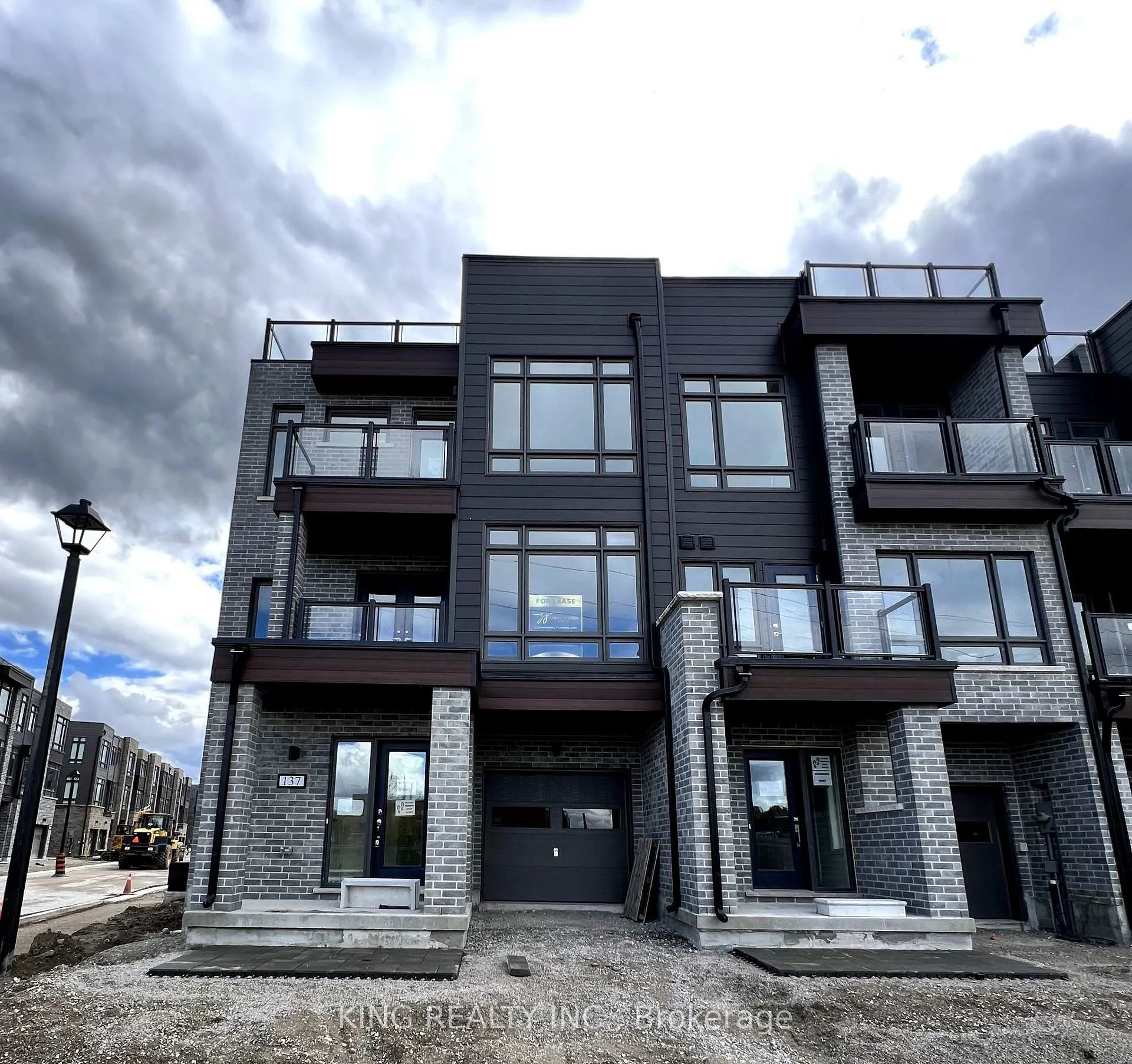 Photo 2 of 137 Colborne Street E, Orillia — HOMEH