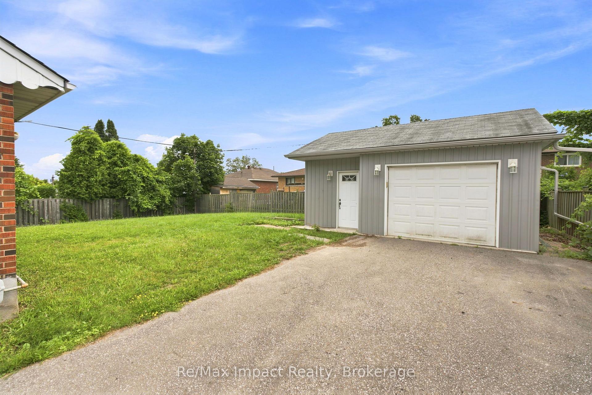 Photo 5 of 505 Annapolis Avenue, Oshawa, McLaughlin — HOMEH