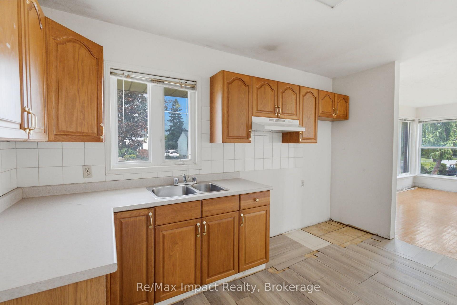 Photo 6 of 505 Annapolis Avenue, Oshawa, McLaughlin — HOMEH