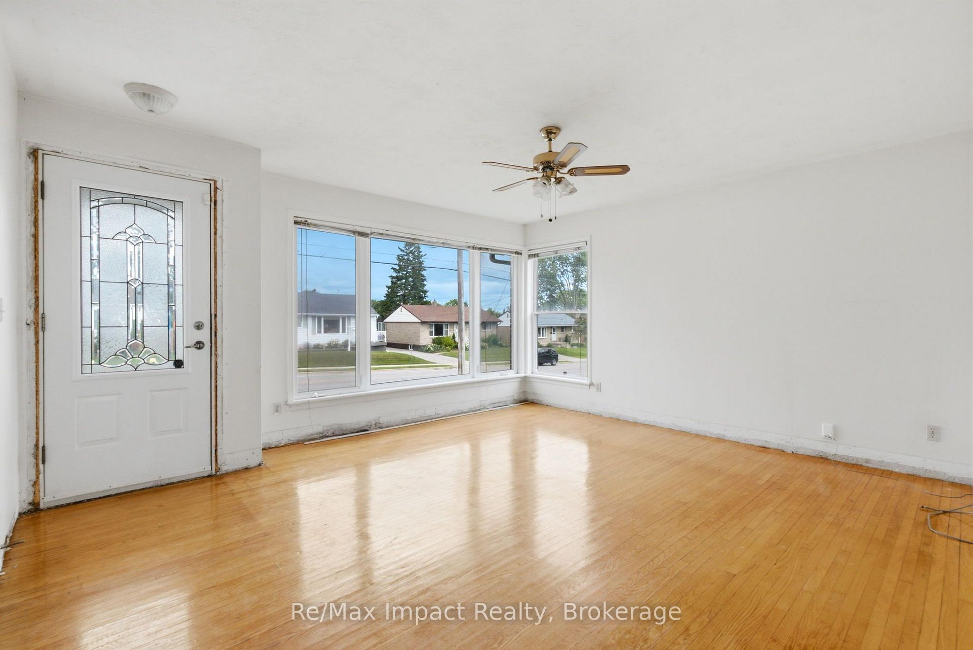 Photo 9 of 505 Annapolis Avenue, Oshawa, McLaughlin — HOMEH