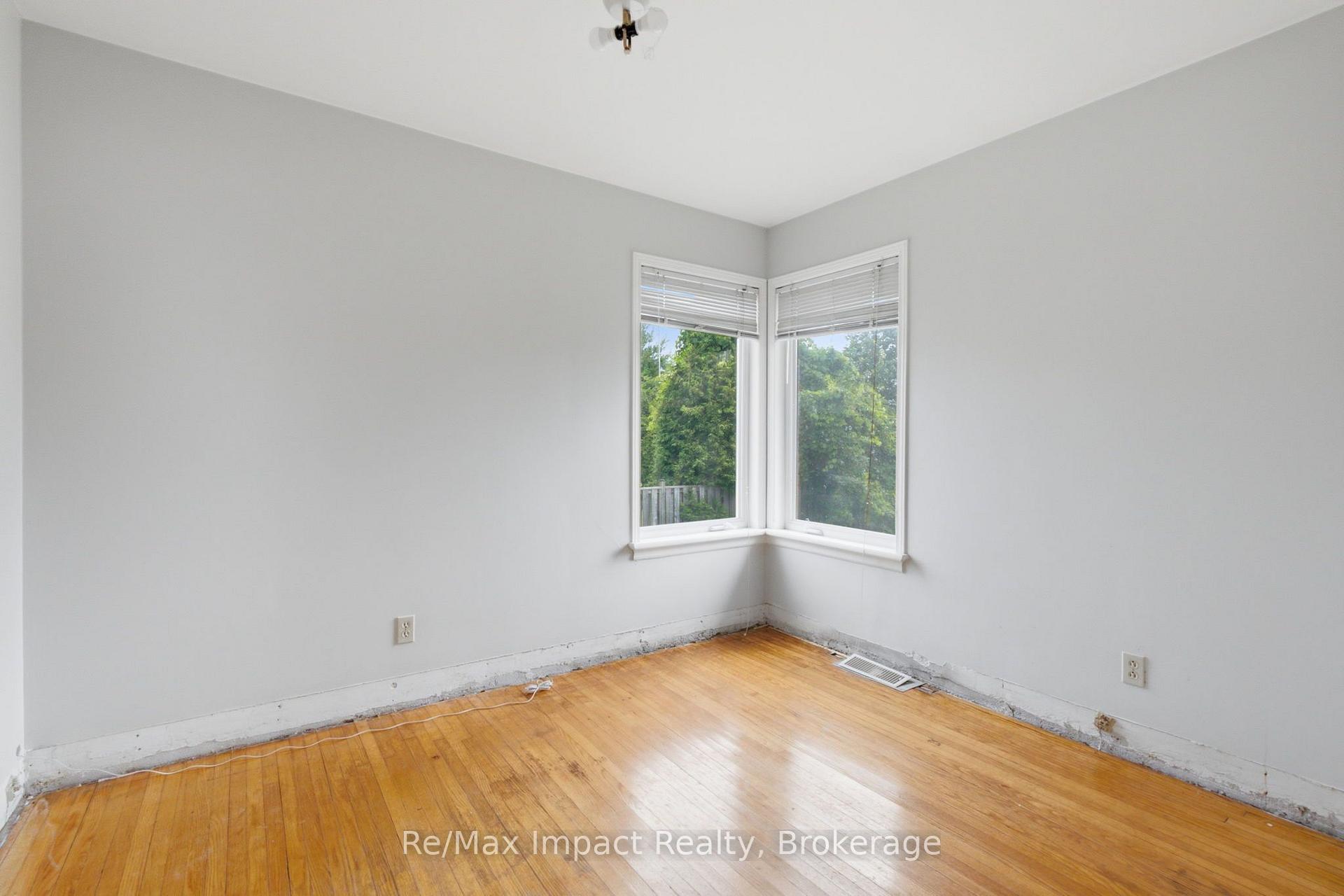 Photo 10 of 505 Annapolis Avenue, Oshawa, McLaughlin — HOMEH