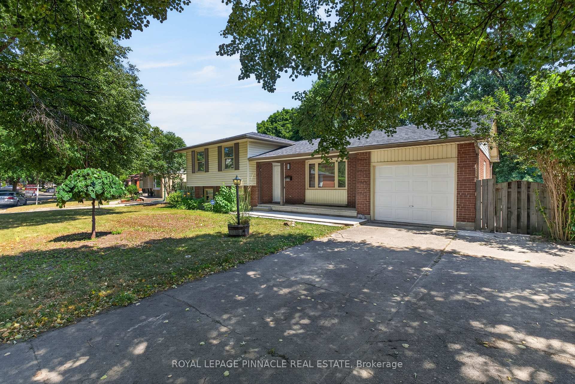 Photo 3 of 41 Amy Crescent, London, East C — HOMEH