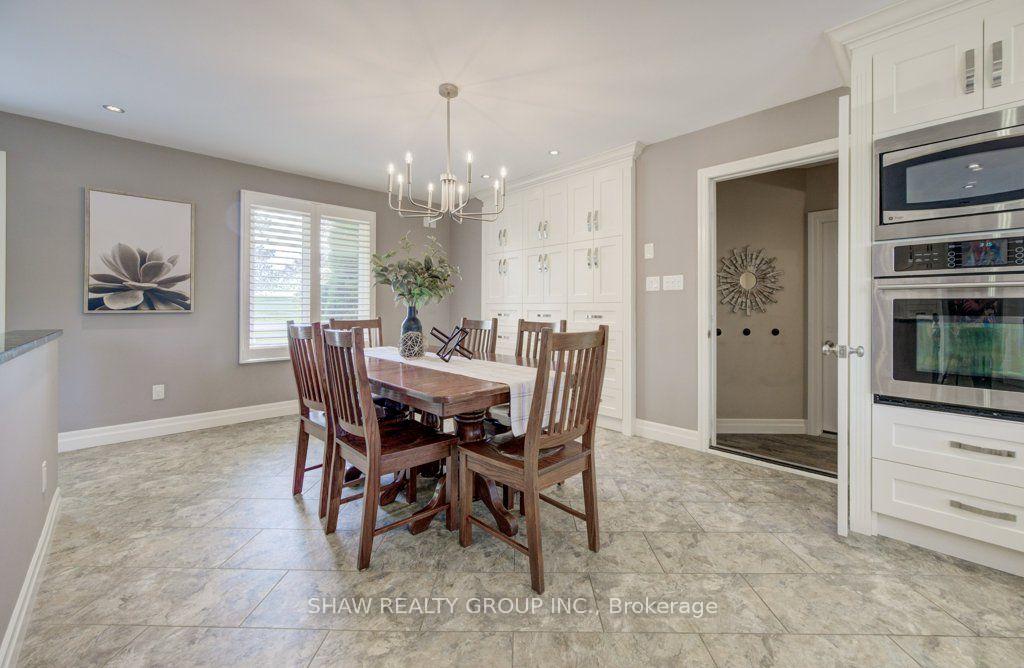 Photo 8 of 3335 Lobsinger Line, Wellesley — HOMEH