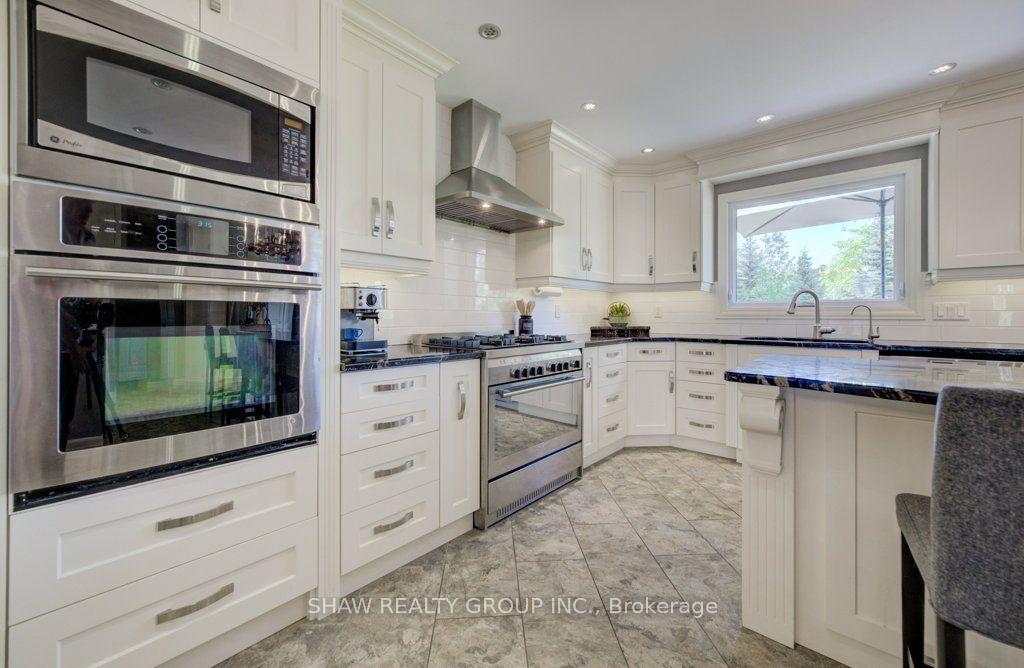 Photo 9 of 3335 Lobsinger Line, Wellesley — HOMEH