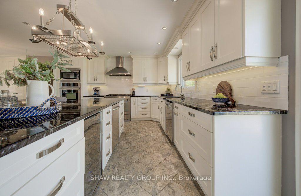 Photo 10 of 3335 Lobsinger Line, Wellesley — HOMEH