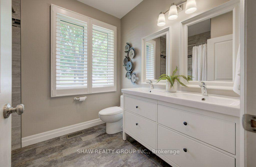 Photo 15 of 3335 Lobsinger Line, Wellesley — HOMEH