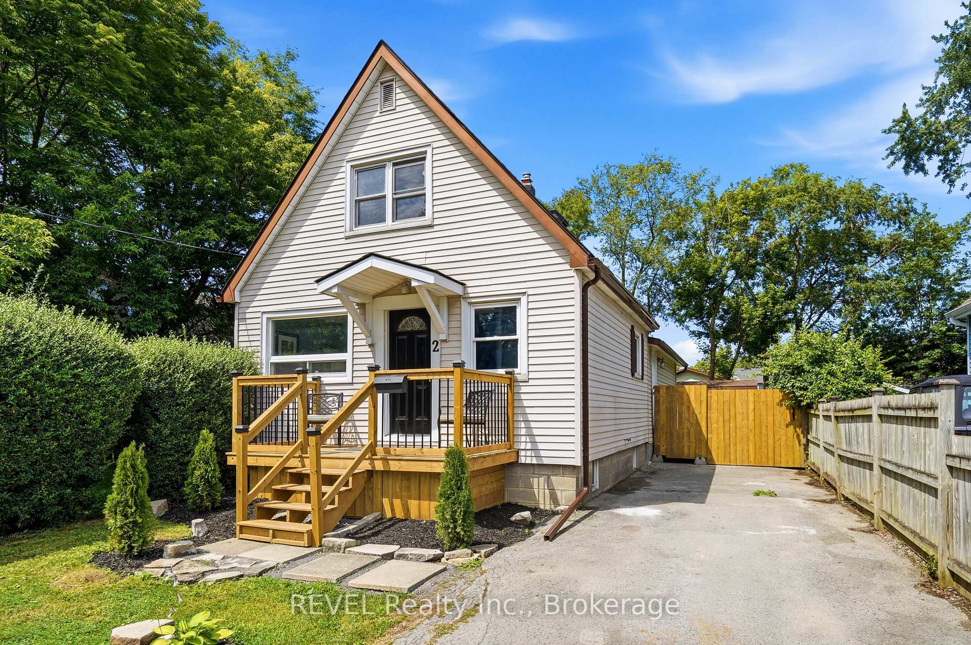 Photo 2 of 2 Kent Street, St. Catharines, Western Hill — HOMEH