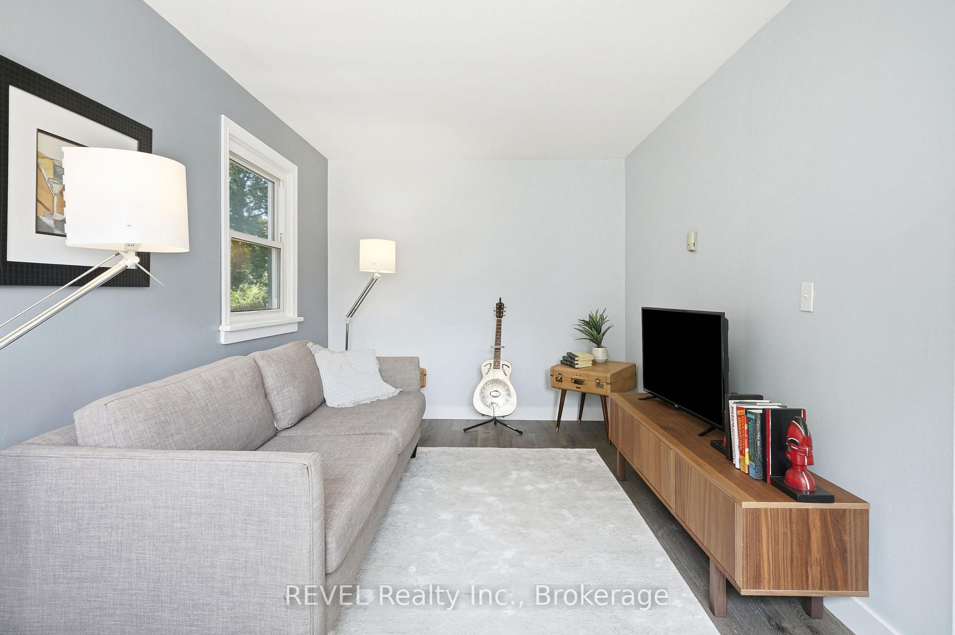 Photo 9 of 2 Kent Street, St. Catharines, Western Hill — HOMEH