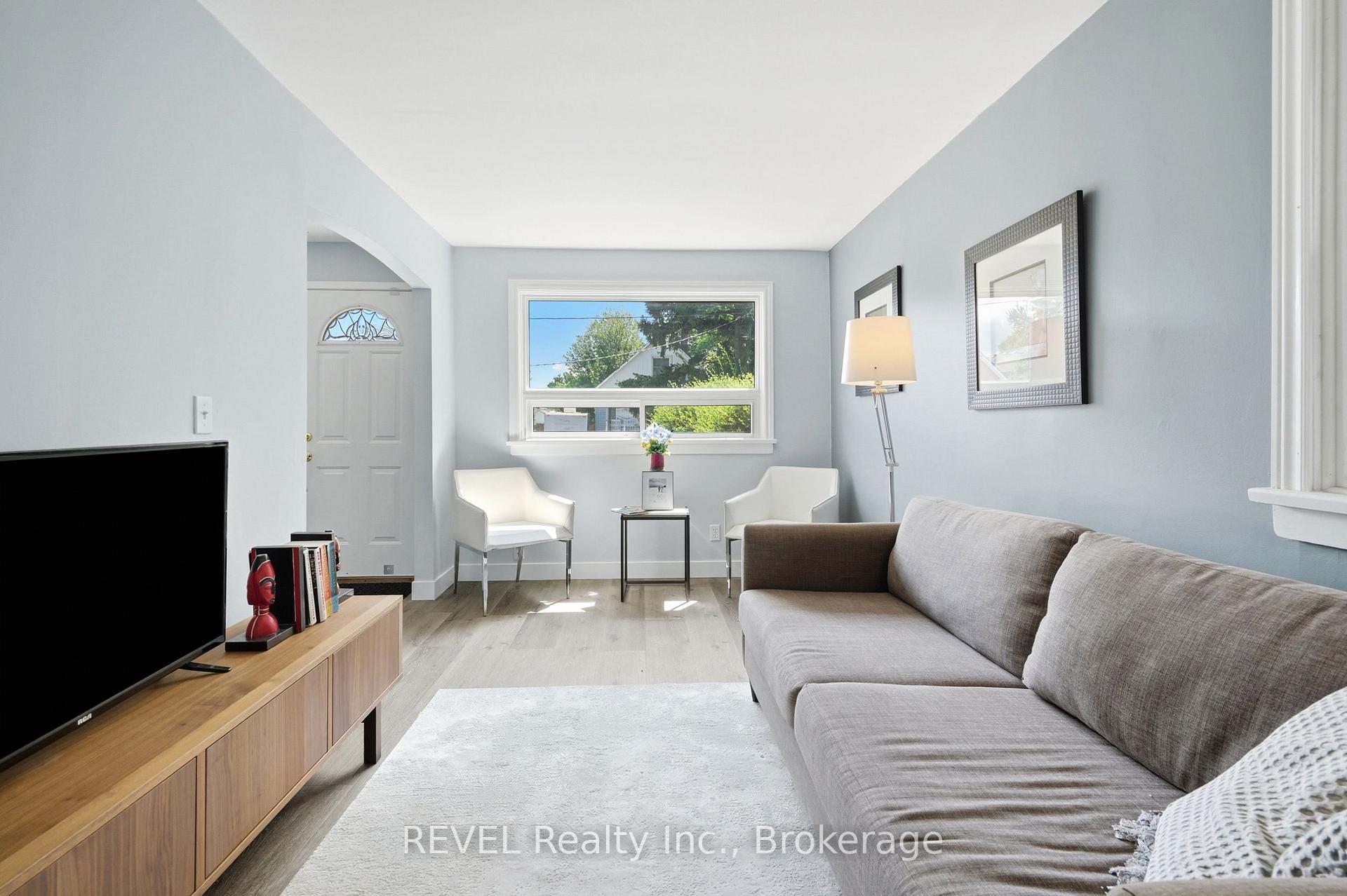 Photo 10 of 2 Kent Street, St. Catharines, Western Hill — HOMEH