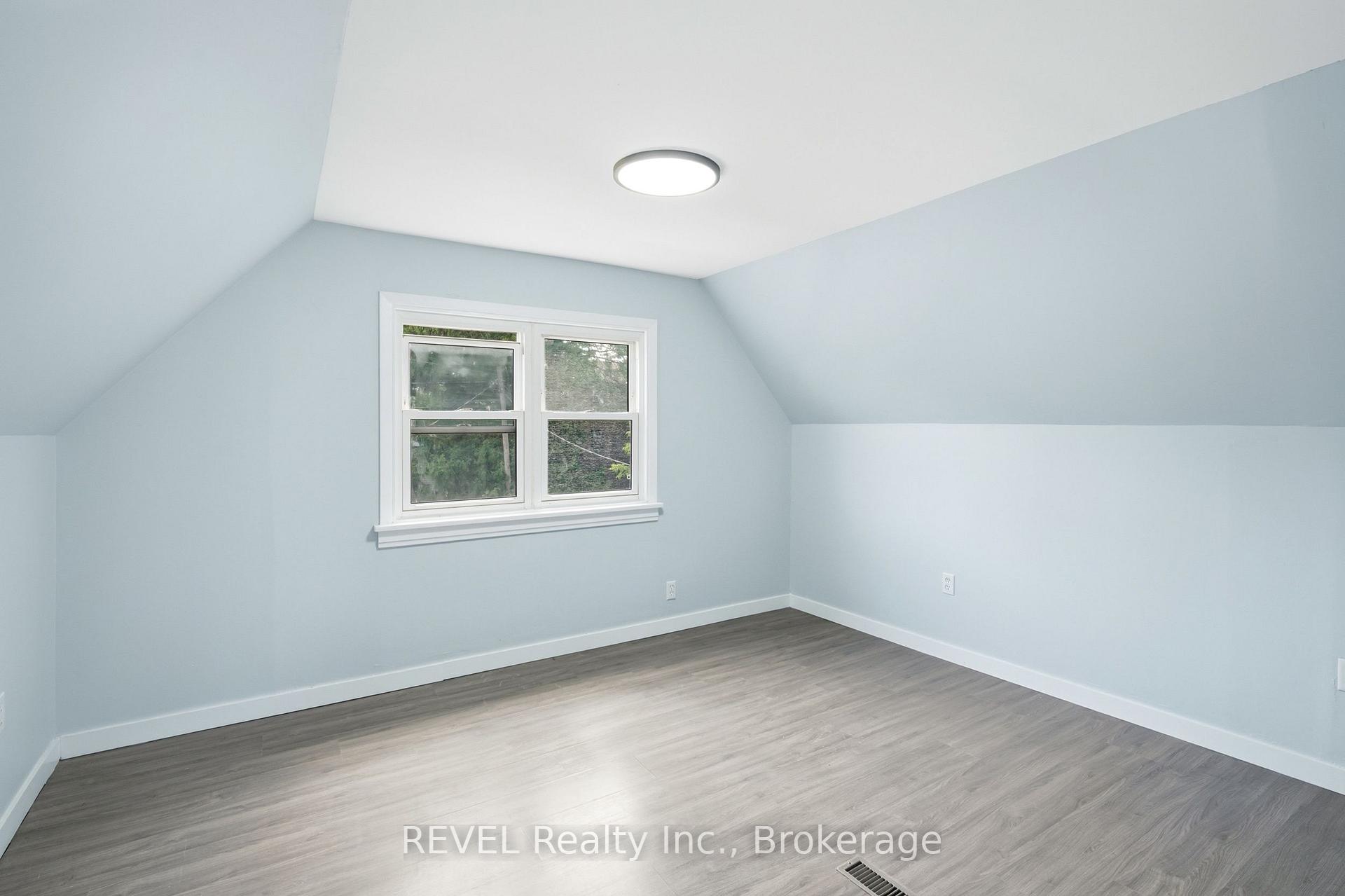 Photo 18 of 2 Kent Street, St. Catharines, Western Hill — HOMEH