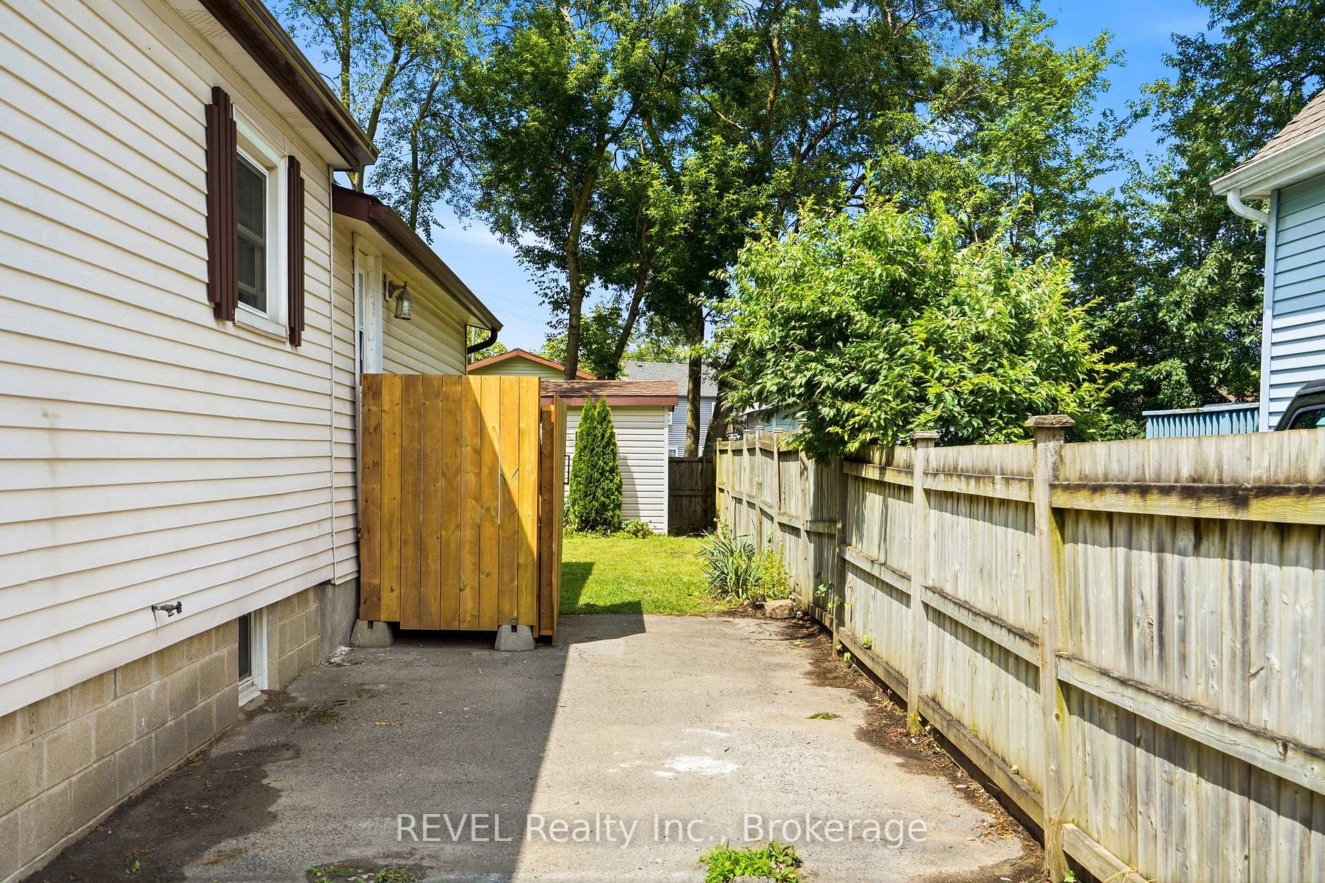 Photo 29 of 2 Kent Street, St. Catharines, Western Hill — HOMEH