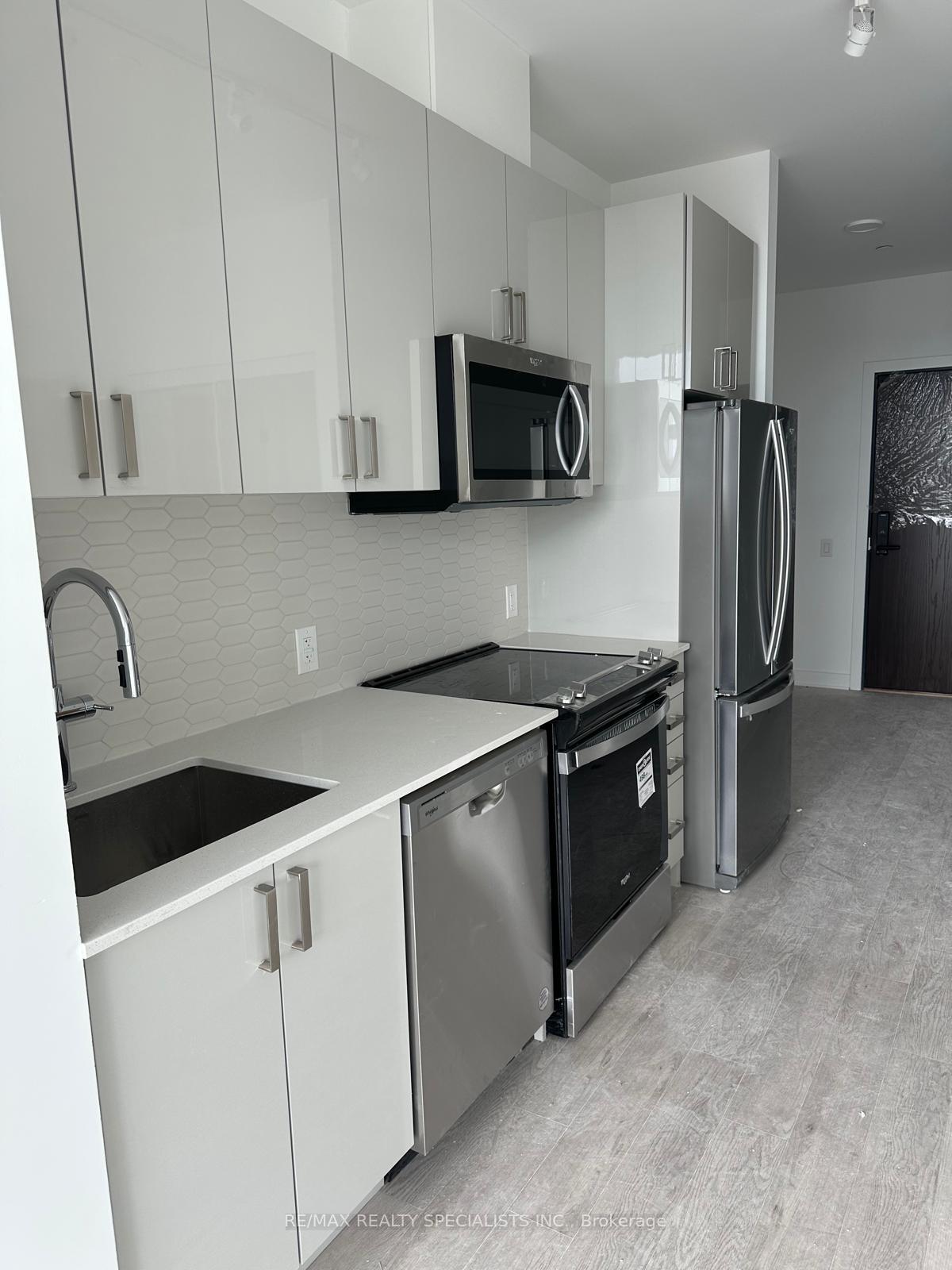 Photo 7 of Unit 801, 2782 Barton Street E, Hamilton, Riverdale — HOMEH