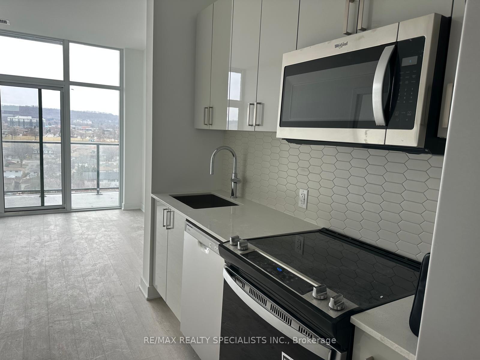 Photo 8 of Unit 801, 2782 Barton Street E, Hamilton, Riverdale — HOMEH