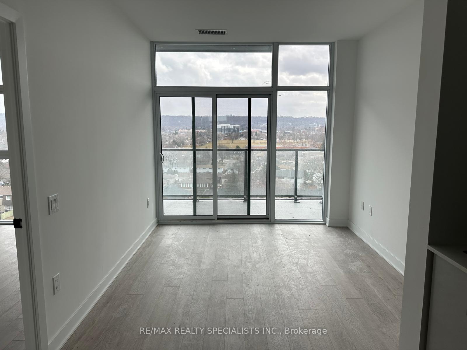 Photo 11 of Unit 801, 2782 Barton Street E, Hamilton, Riverdale — HOMEH