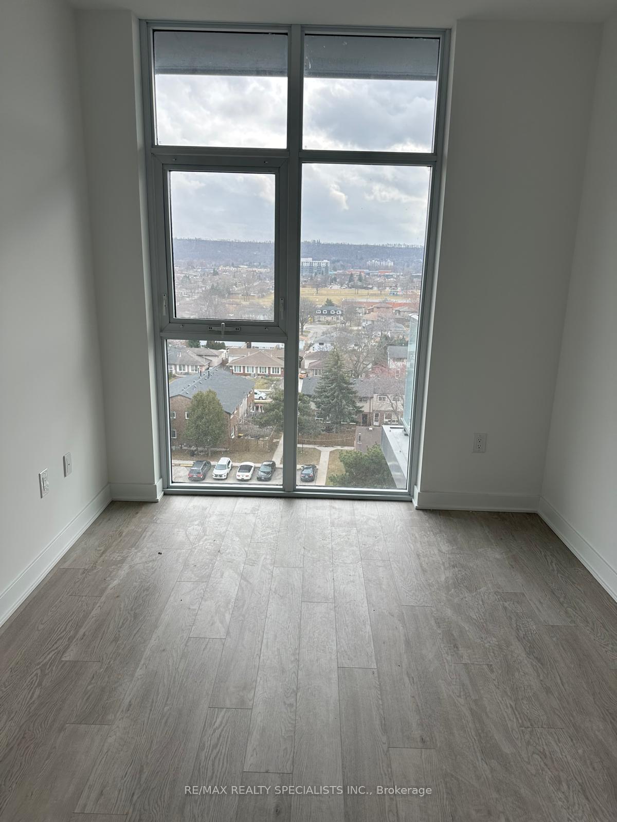 Photo 12 of Unit 801, 2782 Barton Street E, Hamilton, Riverdale — HOMEH