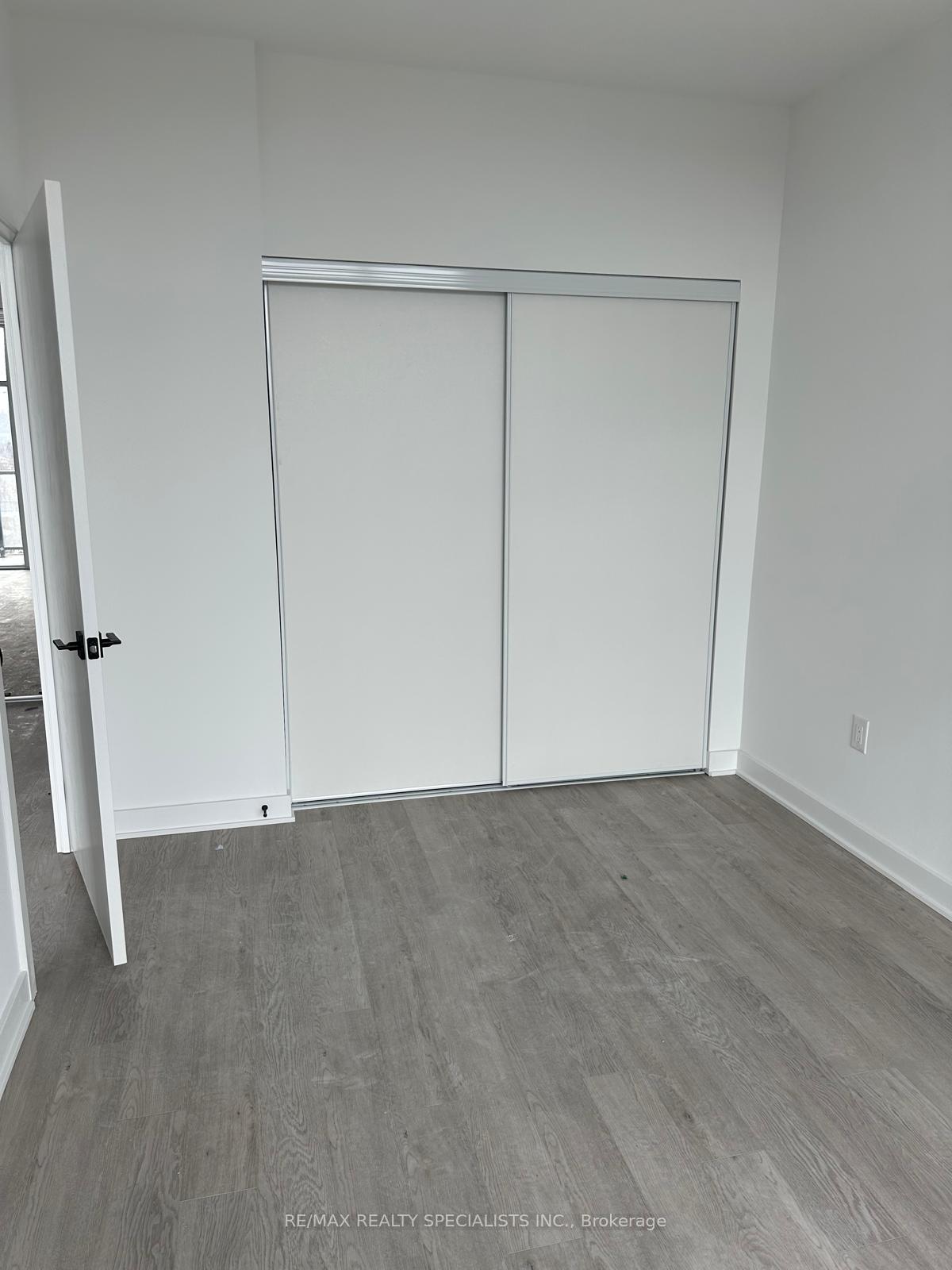 Photo 13 of Unit 801, 2782 Barton Street E, Hamilton, Riverdale — HOMEH