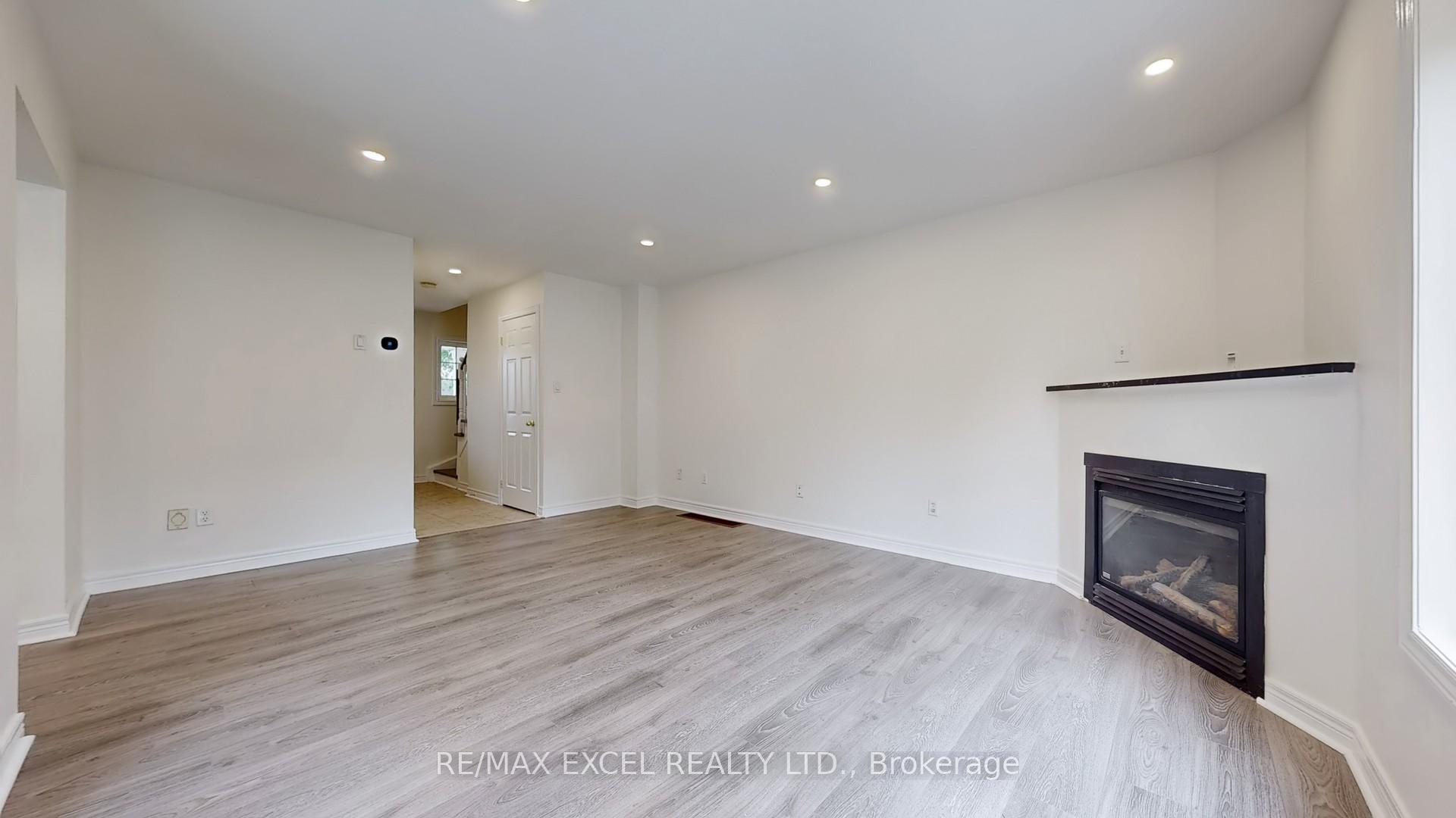 Photo 10 of 25 Autumnglen Road, Markham, Greensborough — HOMEH