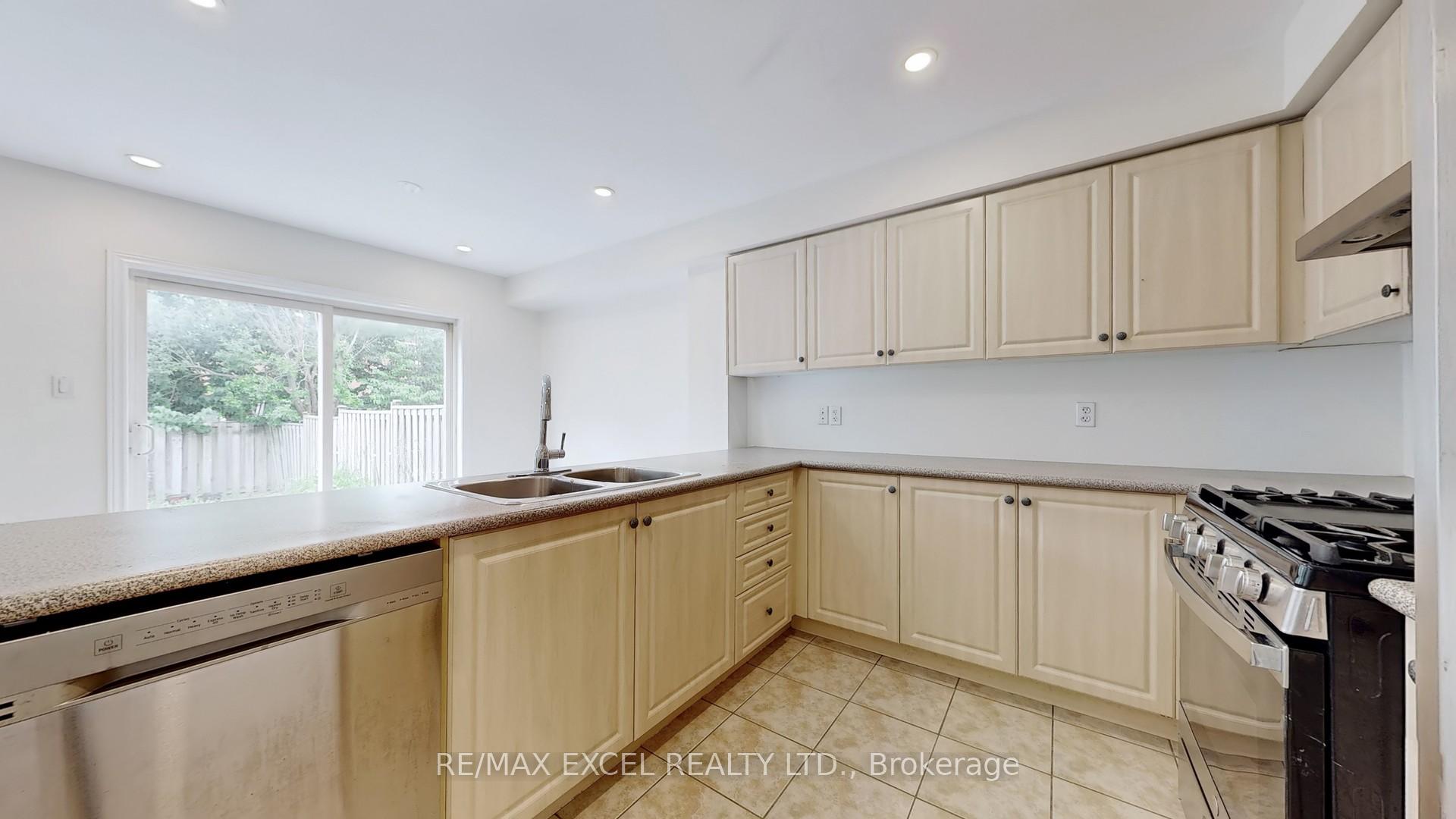 Photo 16 of 25 Autumnglen Road, Markham, Greensborough — HOMEH