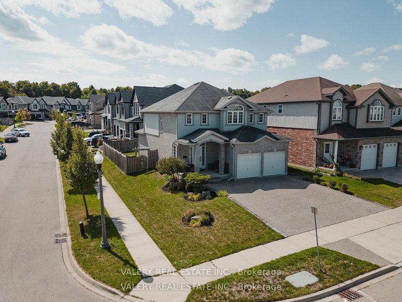 Photo 3 of 291 Zeller Drive, Kitchener, Grand River South — HOMEH