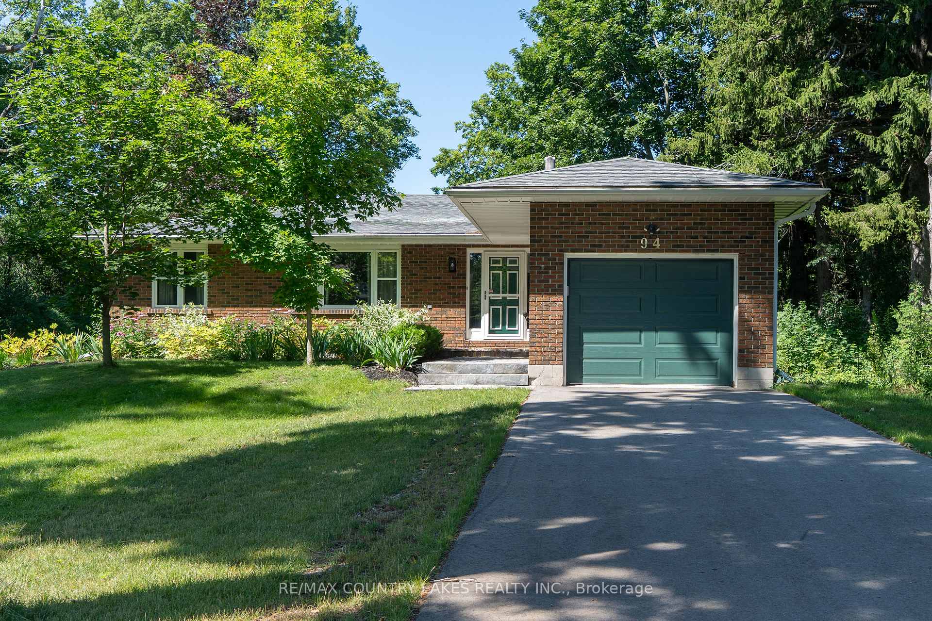 Front of 94 Laidlaw Street N