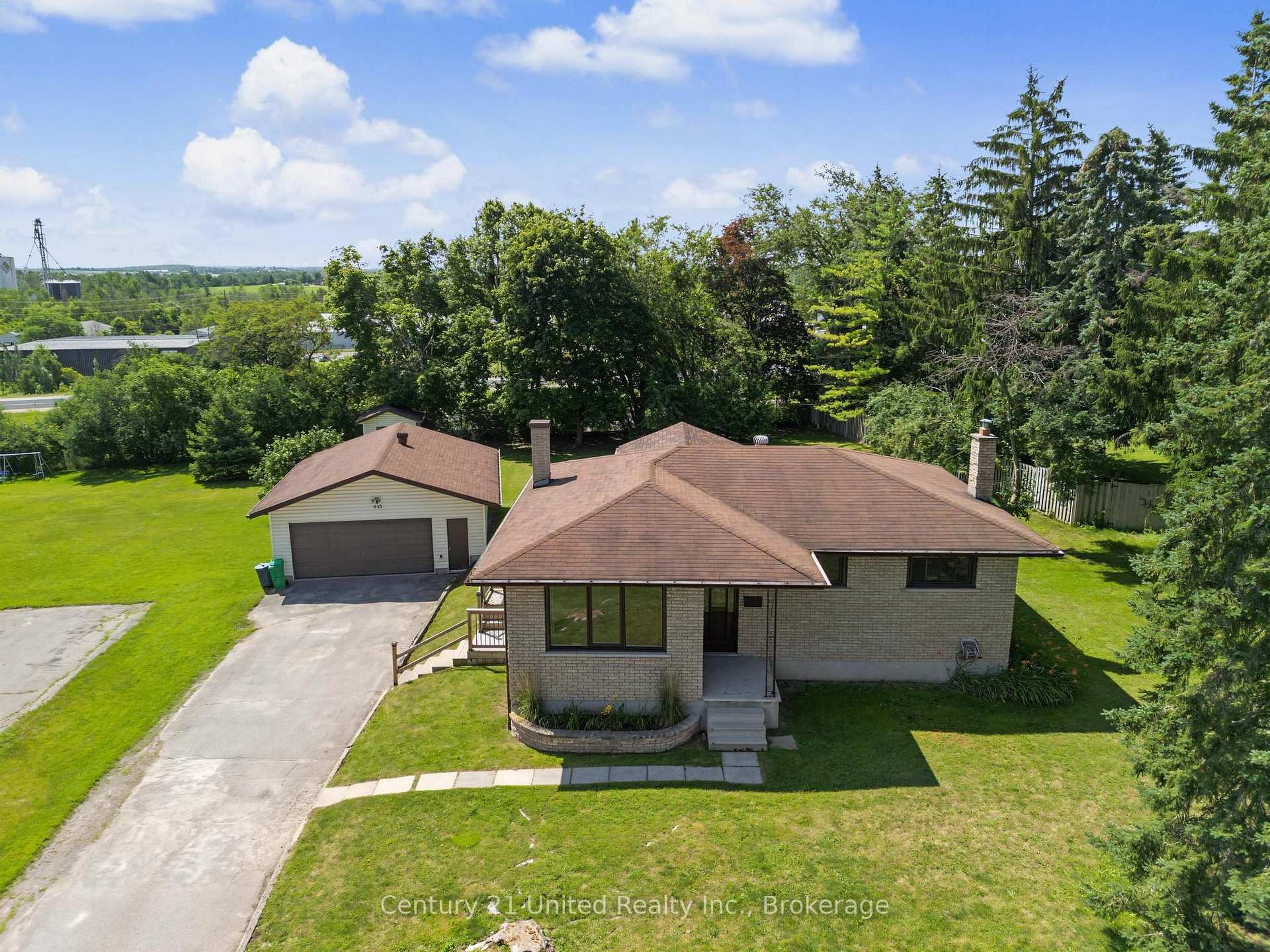 Photo 2 of 815 Stewart Drive, Peterborough, Ashburnham Ward 4 — HOMEH
