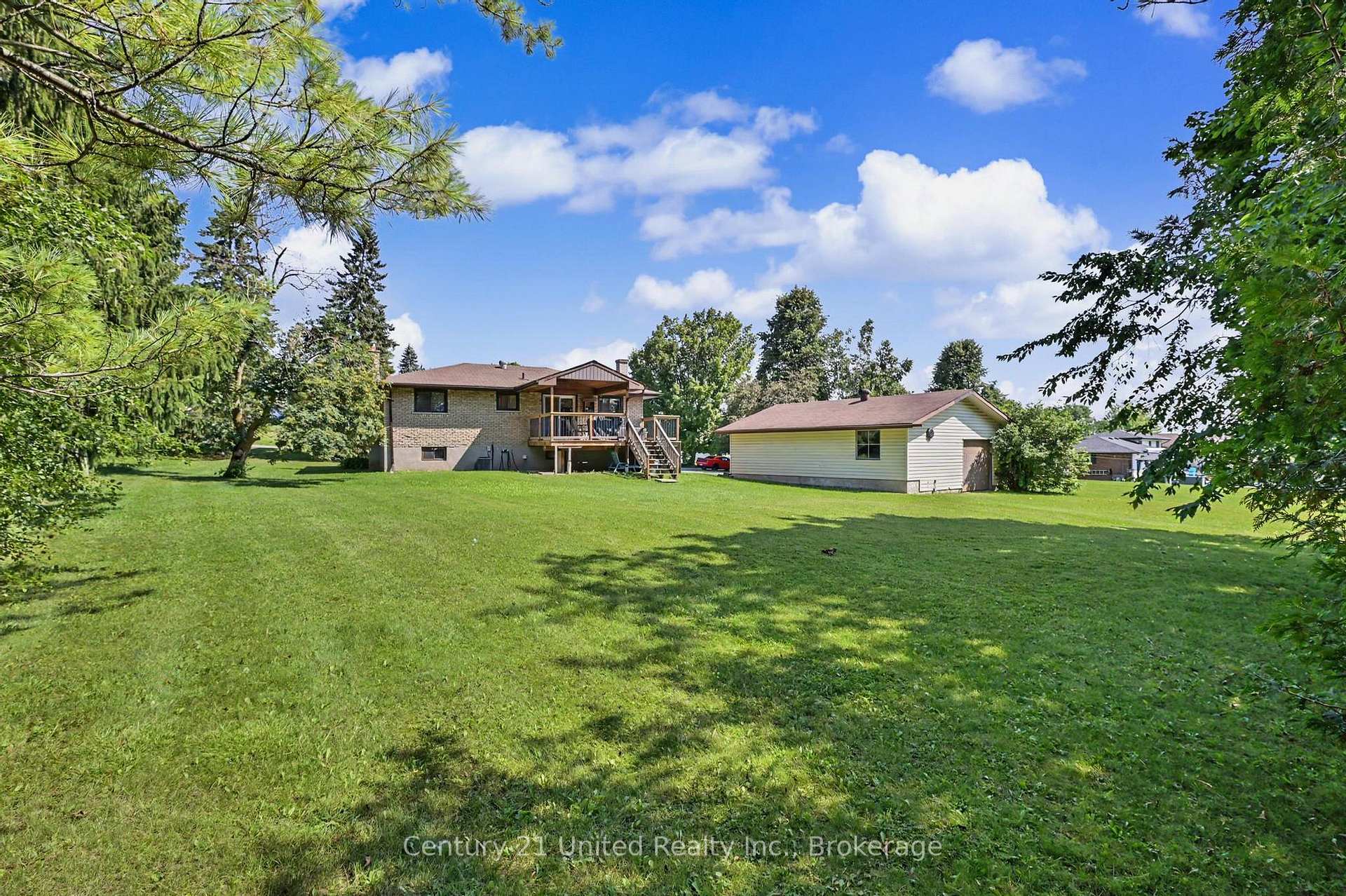Photo 3 of 815 Stewart Drive, Peterborough, Ashburnham Ward 4 — HOMEH