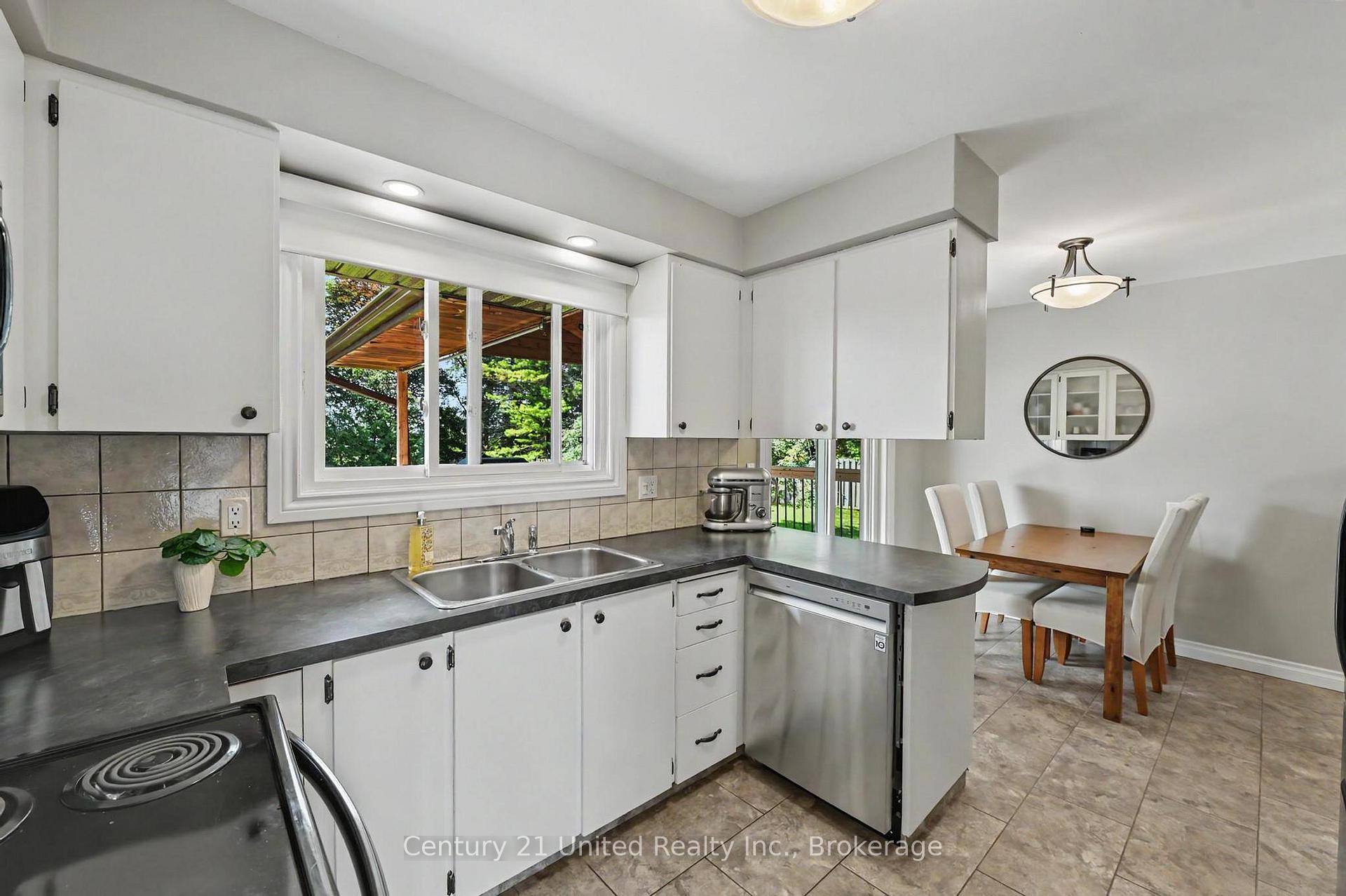 Photo 4 of 815 Stewart Drive, Peterborough, Ashburnham Ward 4 — HOMEH