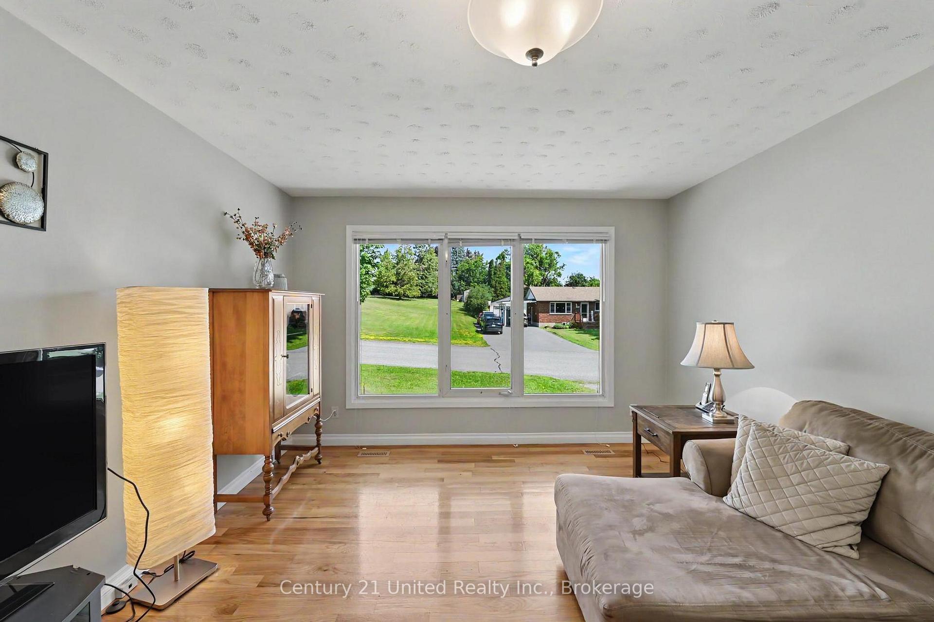 Photo 8 of 815 Stewart Drive, Peterborough, Ashburnham Ward 4 — HOMEH