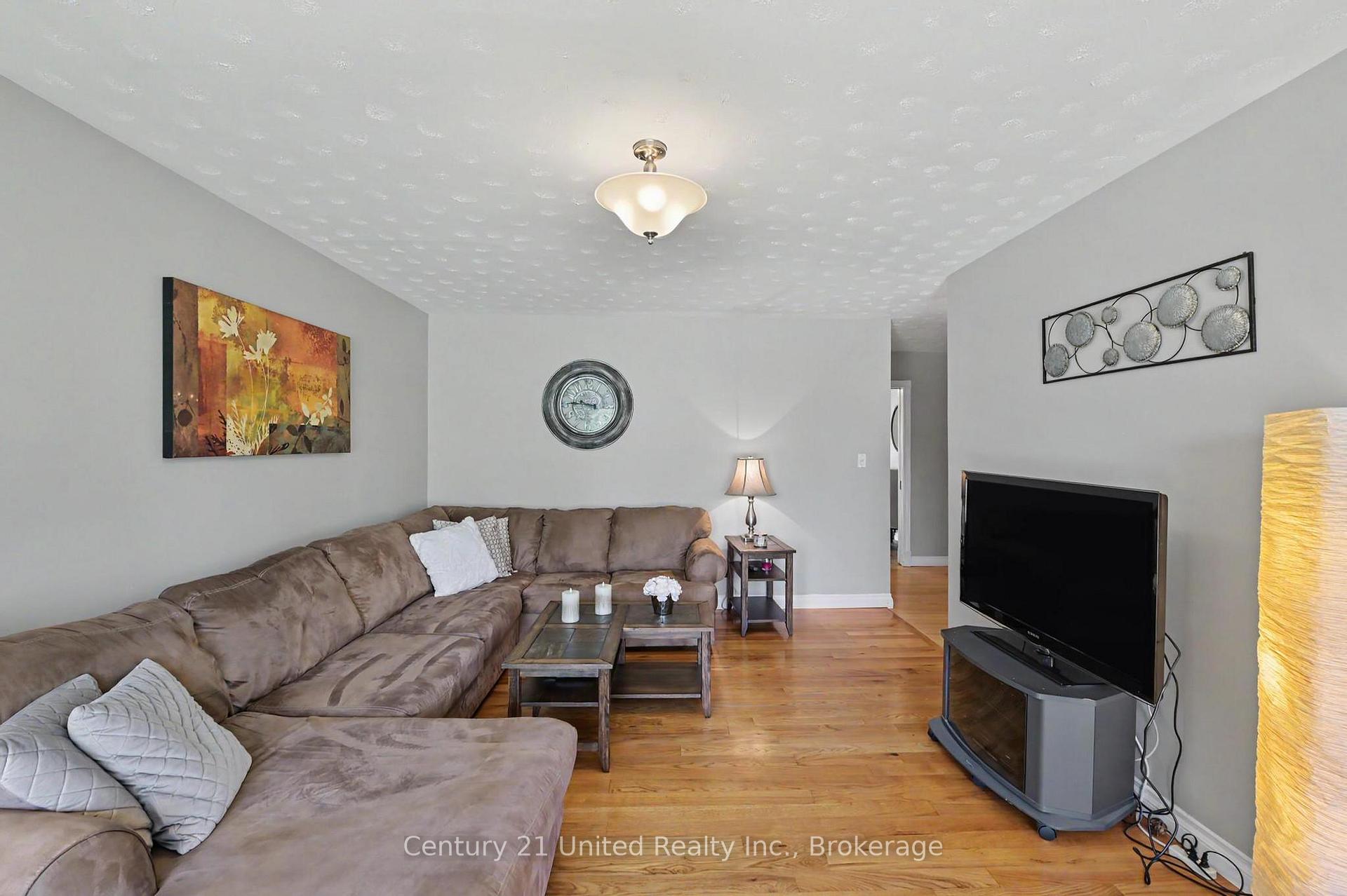 Photo 9 of 815 Stewart Drive, Peterborough, Ashburnham Ward 4 — HOMEH