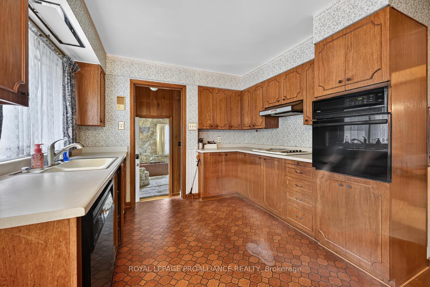 Photo 17 of 390 James Street W, Prescott, Prescott — HOMEH