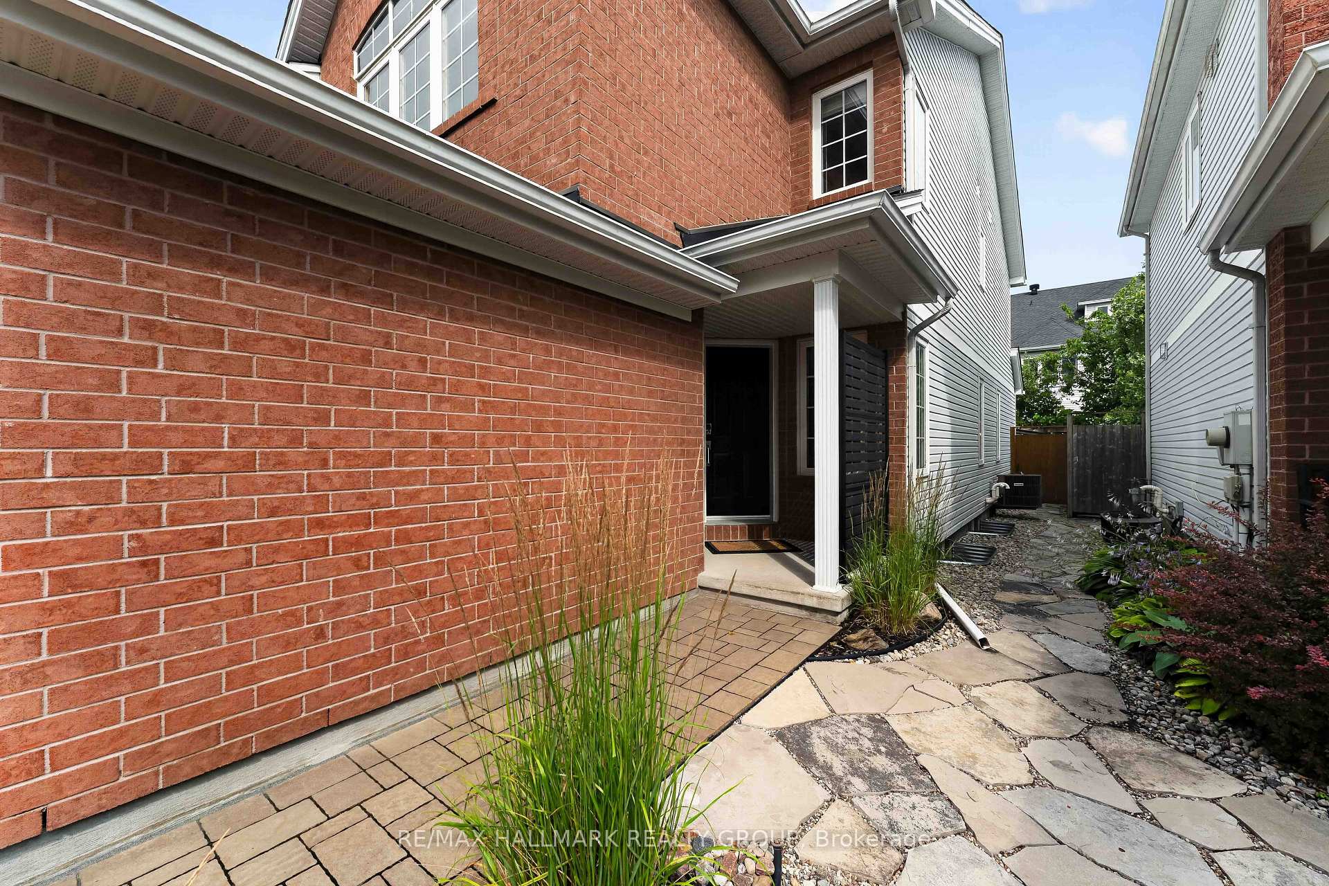 Photo 2 of 35 Coleridge Street, Ottawa, Central Park — HOMEH