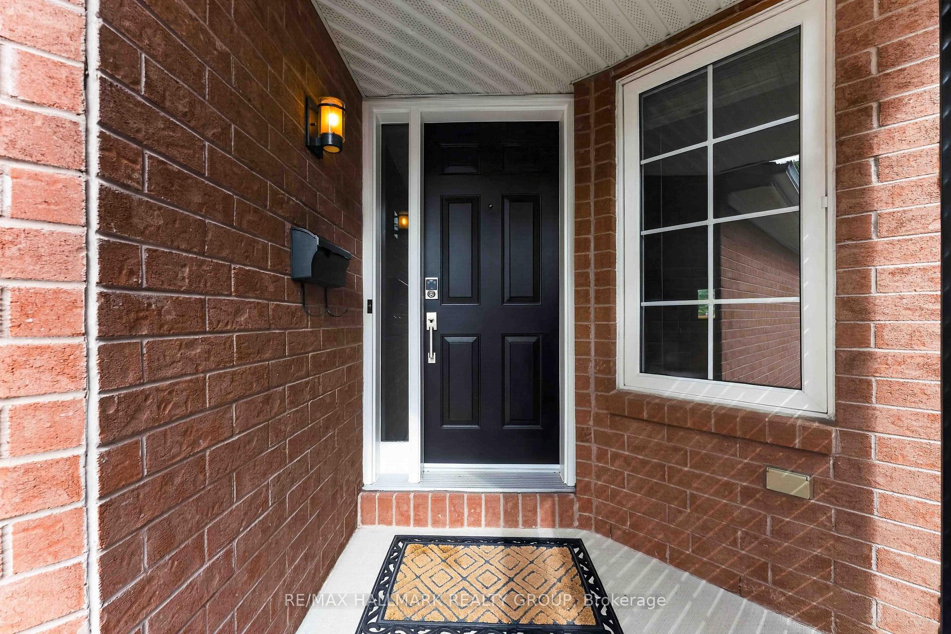 Photo 3 of 35 Coleridge Street, Ottawa, Central Park — HOMEH