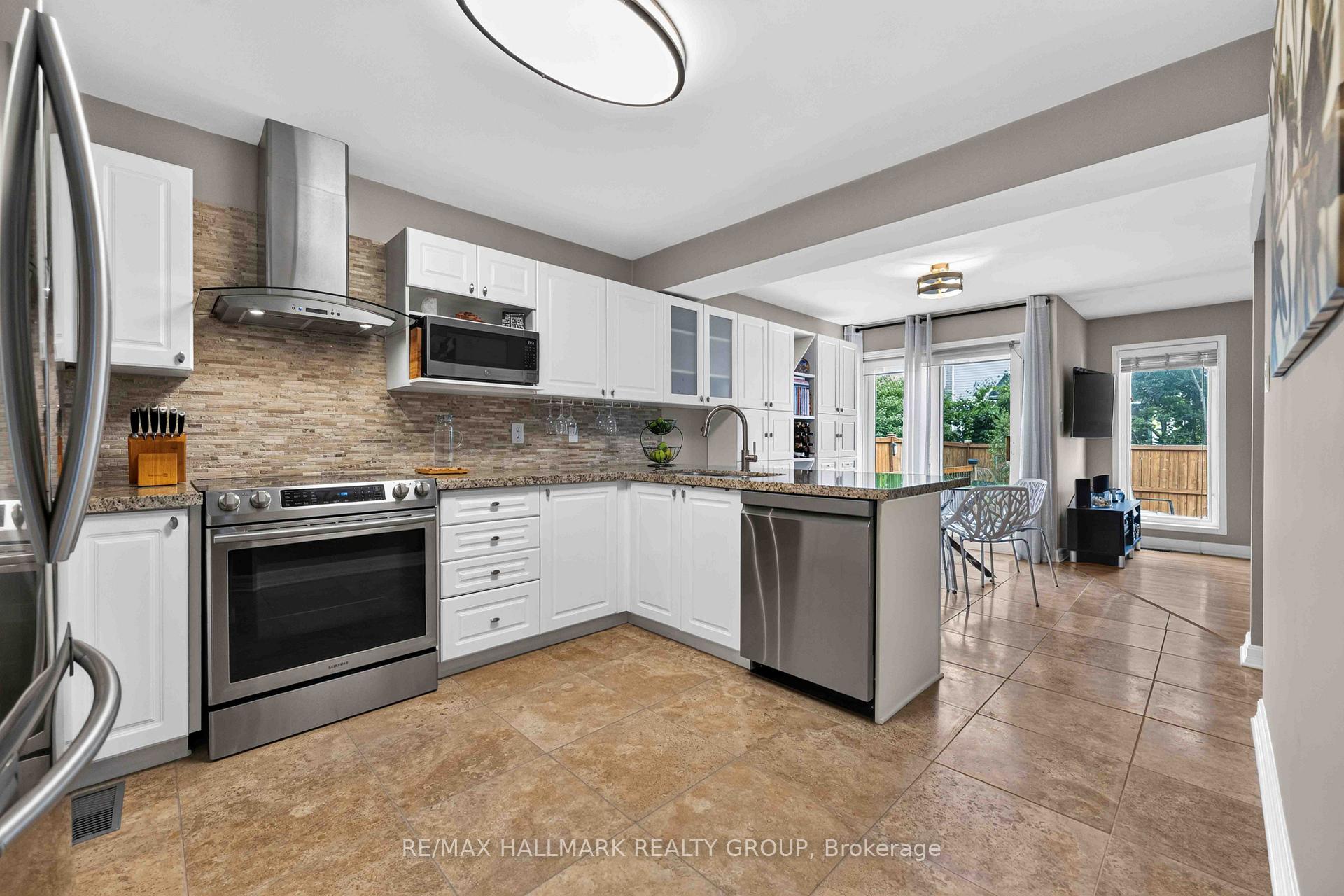 Photo 11 of 35 Coleridge Street, Ottawa, Central Park — HOMEH
