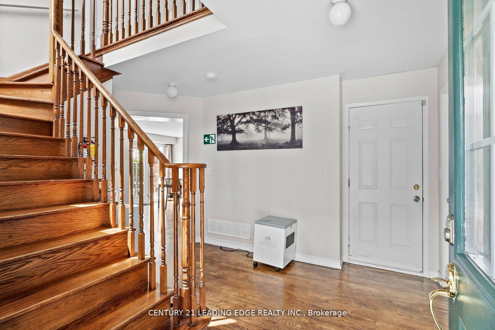 Photo 6 of 1 Delight Way, Whitby, Brooklin — HOMEH