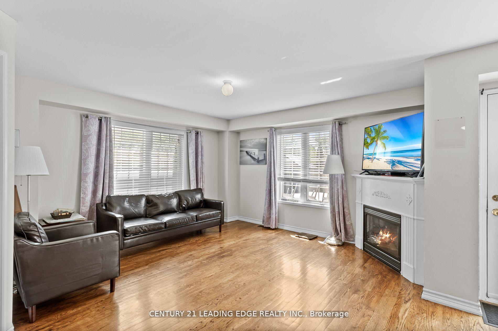 Photo 8 of 1 Delight Way, Whitby, Brooklin — HOMEH