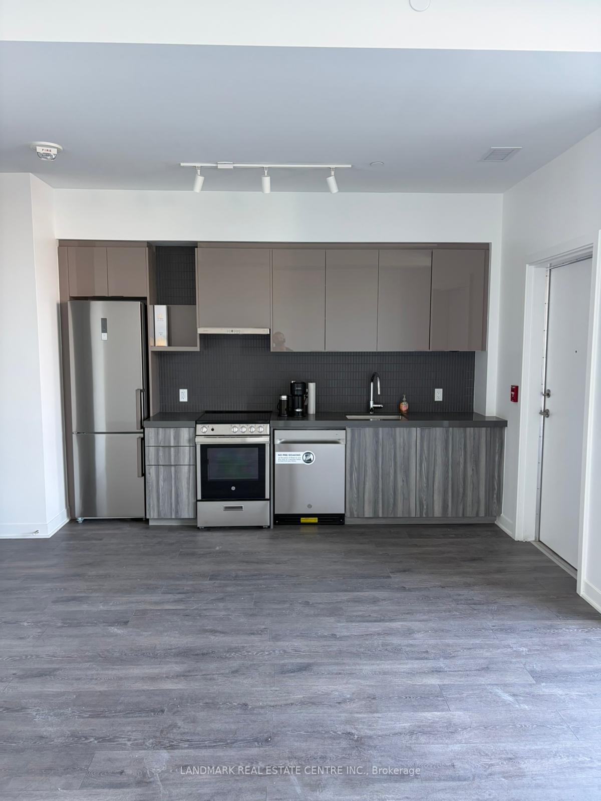 Photo 6 of Unit 212, 10 Flavelle Trail, Vaughan, Steeles West Industrial — HOMEH