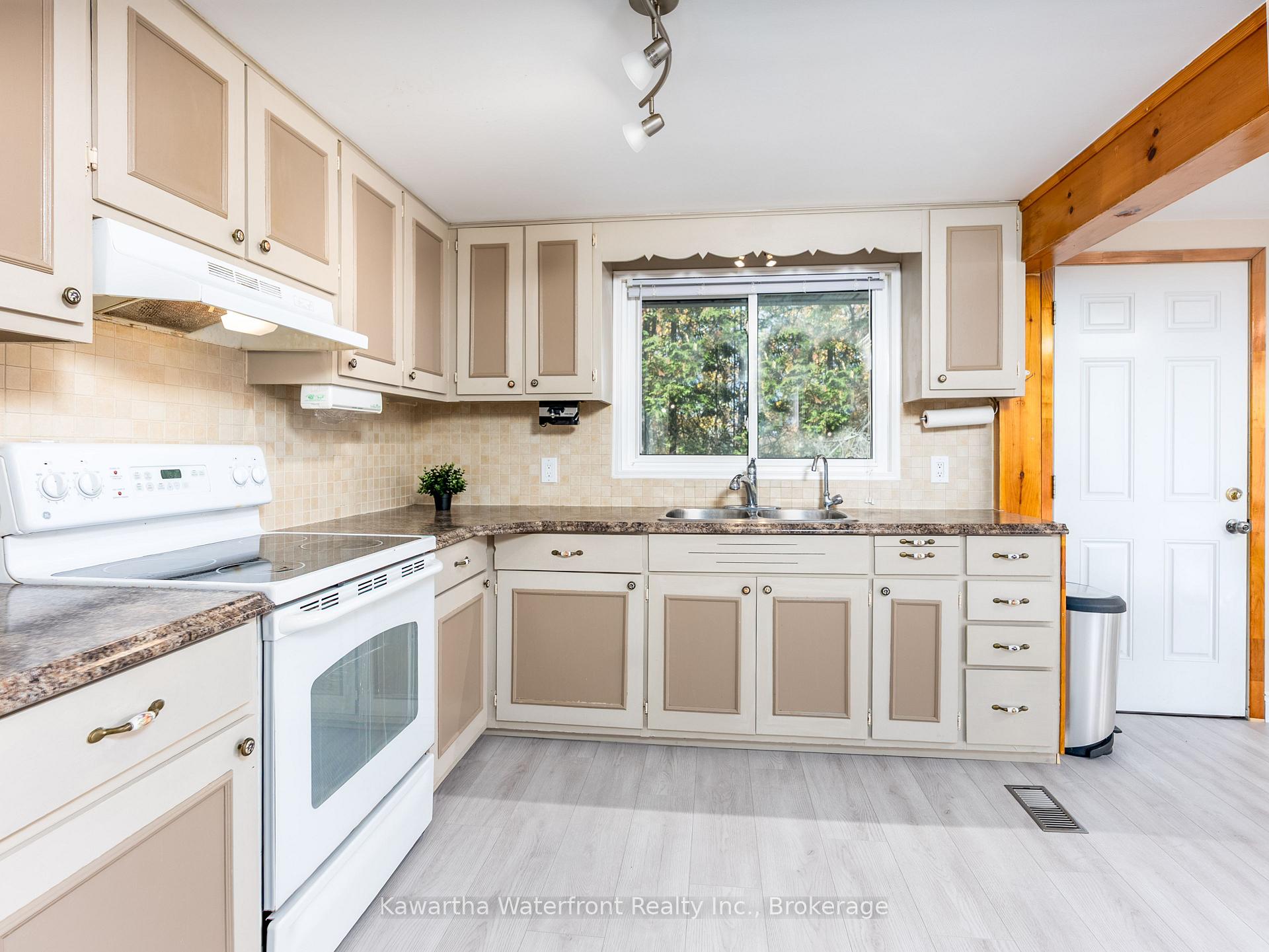 Photo 11 of 89 Shadow Lake 2 Road, Kawartha Lakes, Laxton/Digby/Longford — HOMEH