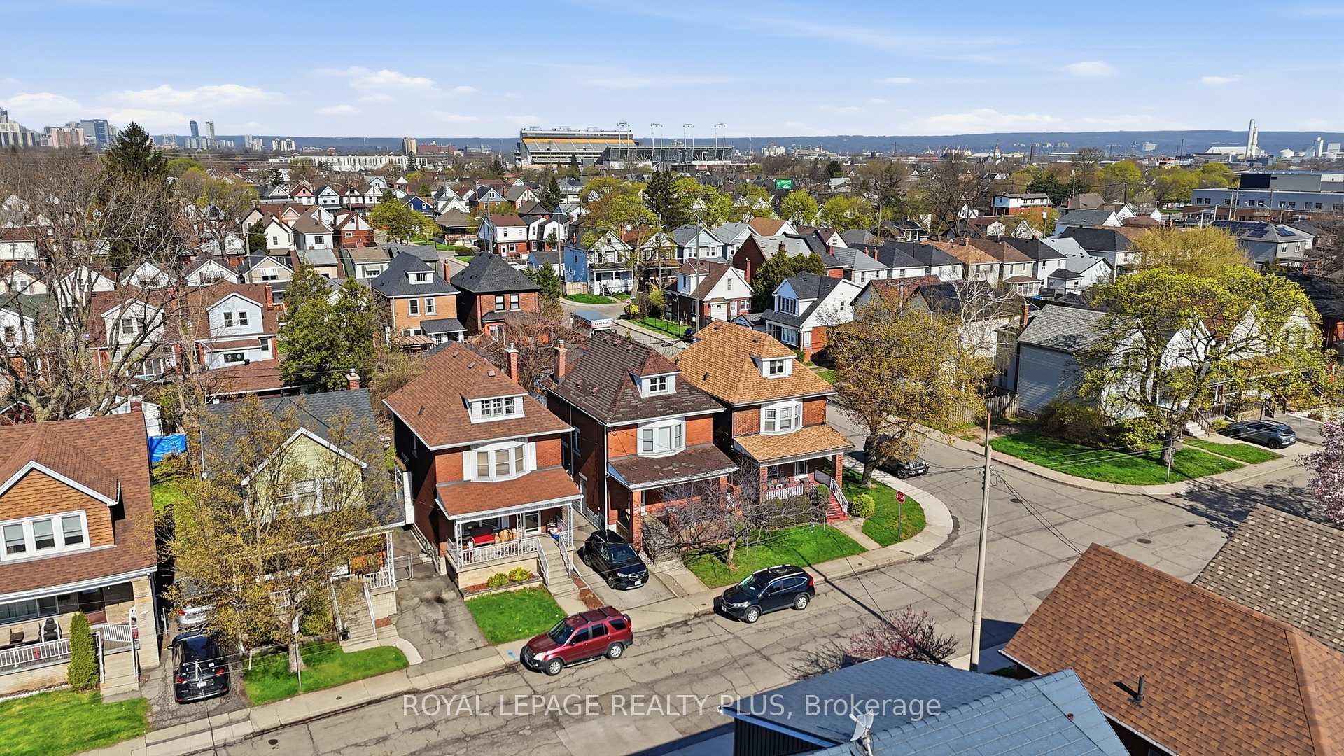 Front of 115 Kensington Avenue N