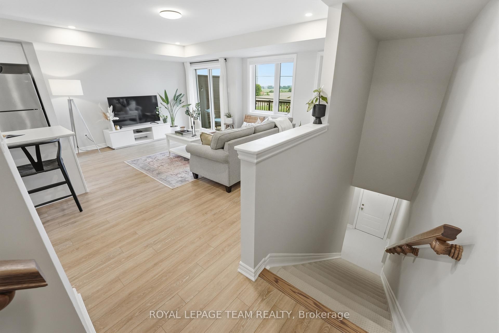 Photo 3 of 718 Lapland Private, Ottawa, Kanata - Emerald Meadows/Trailwest — HOMEH